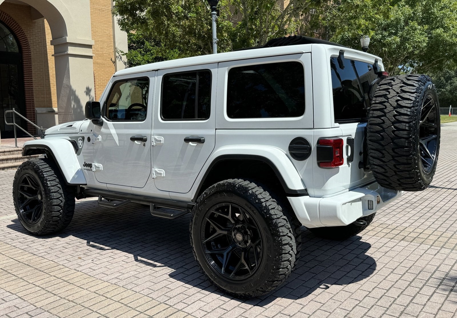 2022 Jeep Wrangler Unlimited Sahara Altitude Sky Top