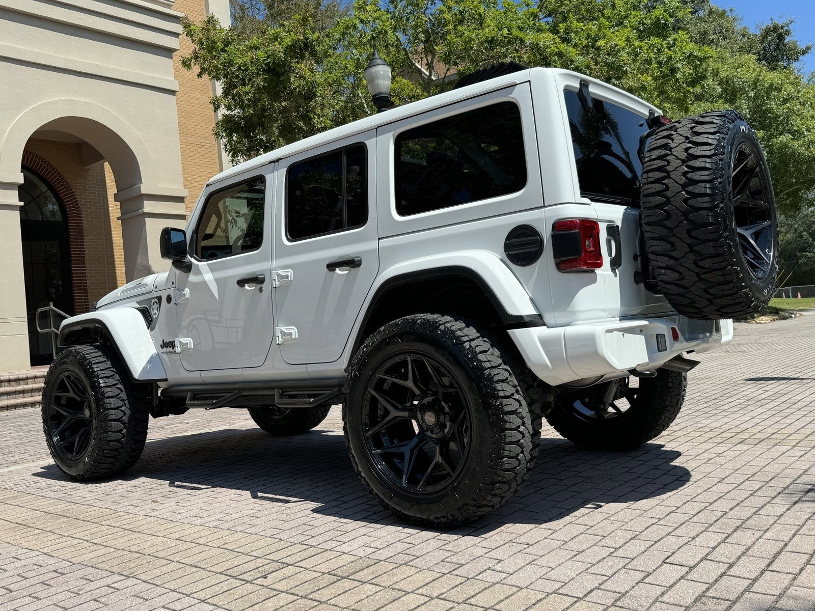 2022 Jeep Wrangler Unlimited Sahara Altitude Sky Top