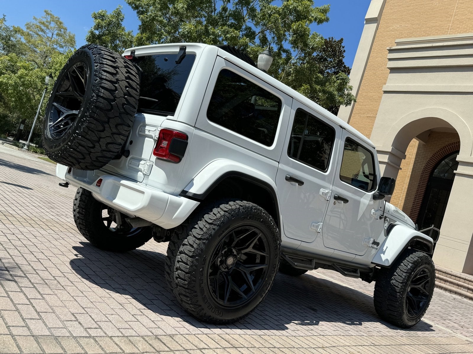 2022 Jeep Wrangler Unlimited Sahara Altitude Sky Top