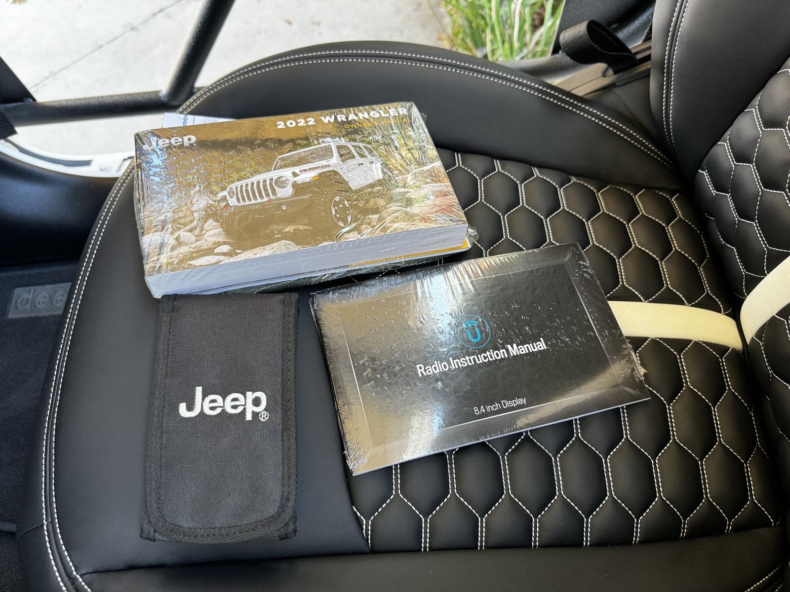 2022 Jeep Wrangler Unlimited Sahara Altitude Sky Top