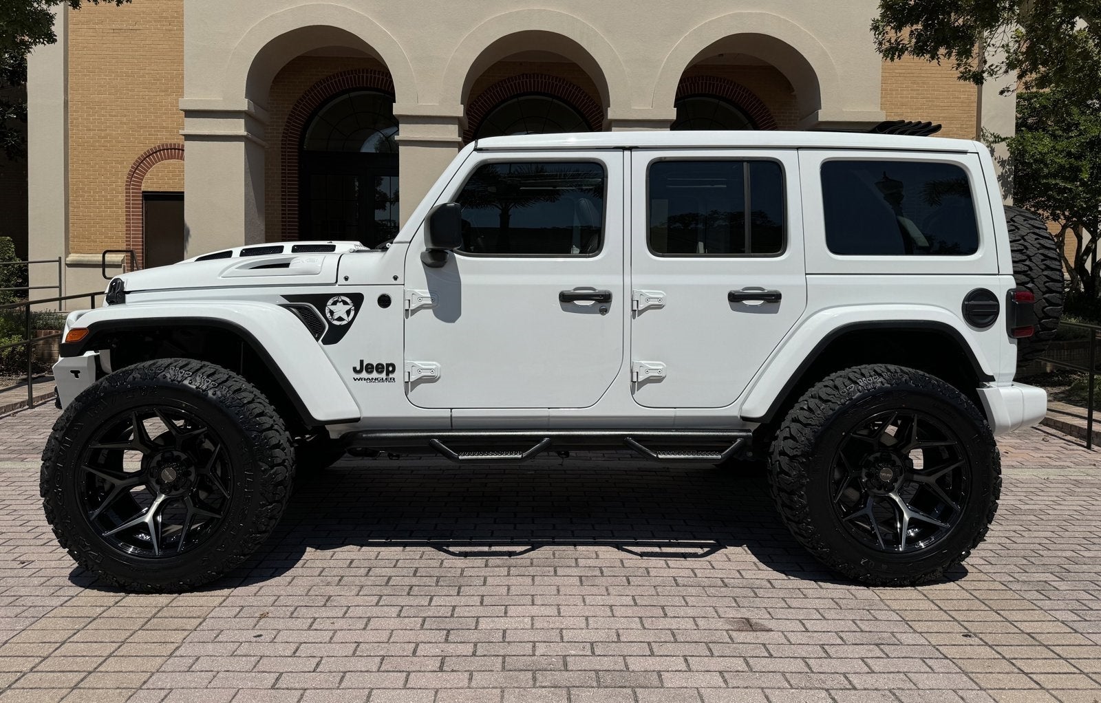 2022 Jeep Wrangler Unlimited Sahara Altitude Sky Top
