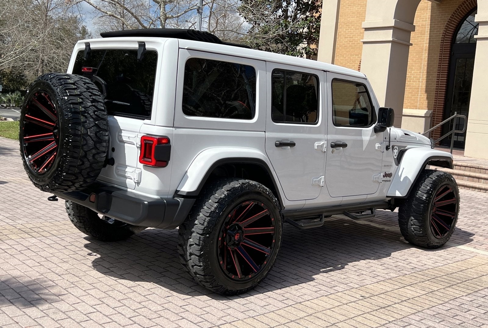 2020 Jeep Wrangler Unlimited Sahara Sky Top 4x4 Custom Lifted