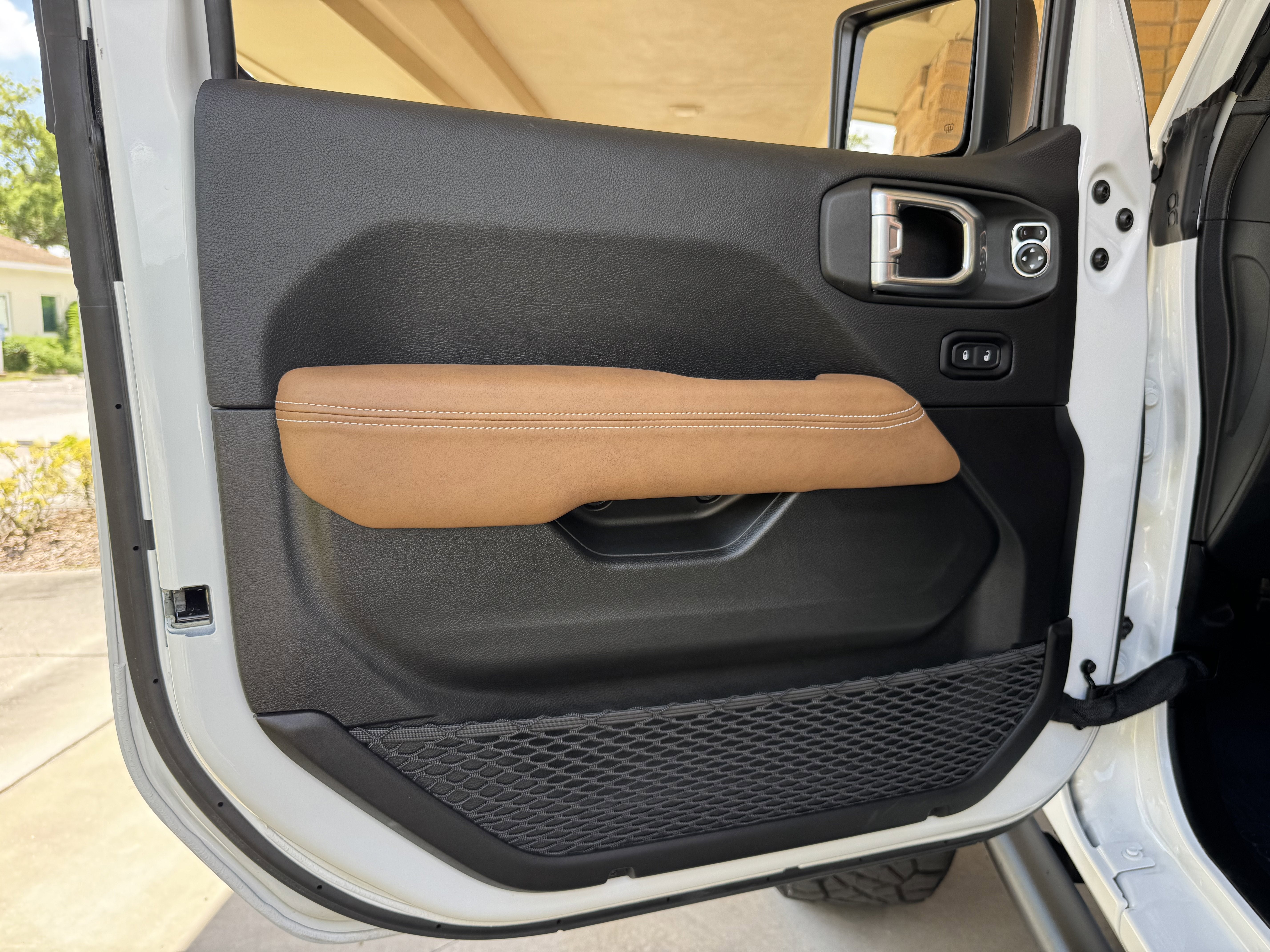 2024 Jeep Wrangler Sahara V6 Hard Top Custom Lifted