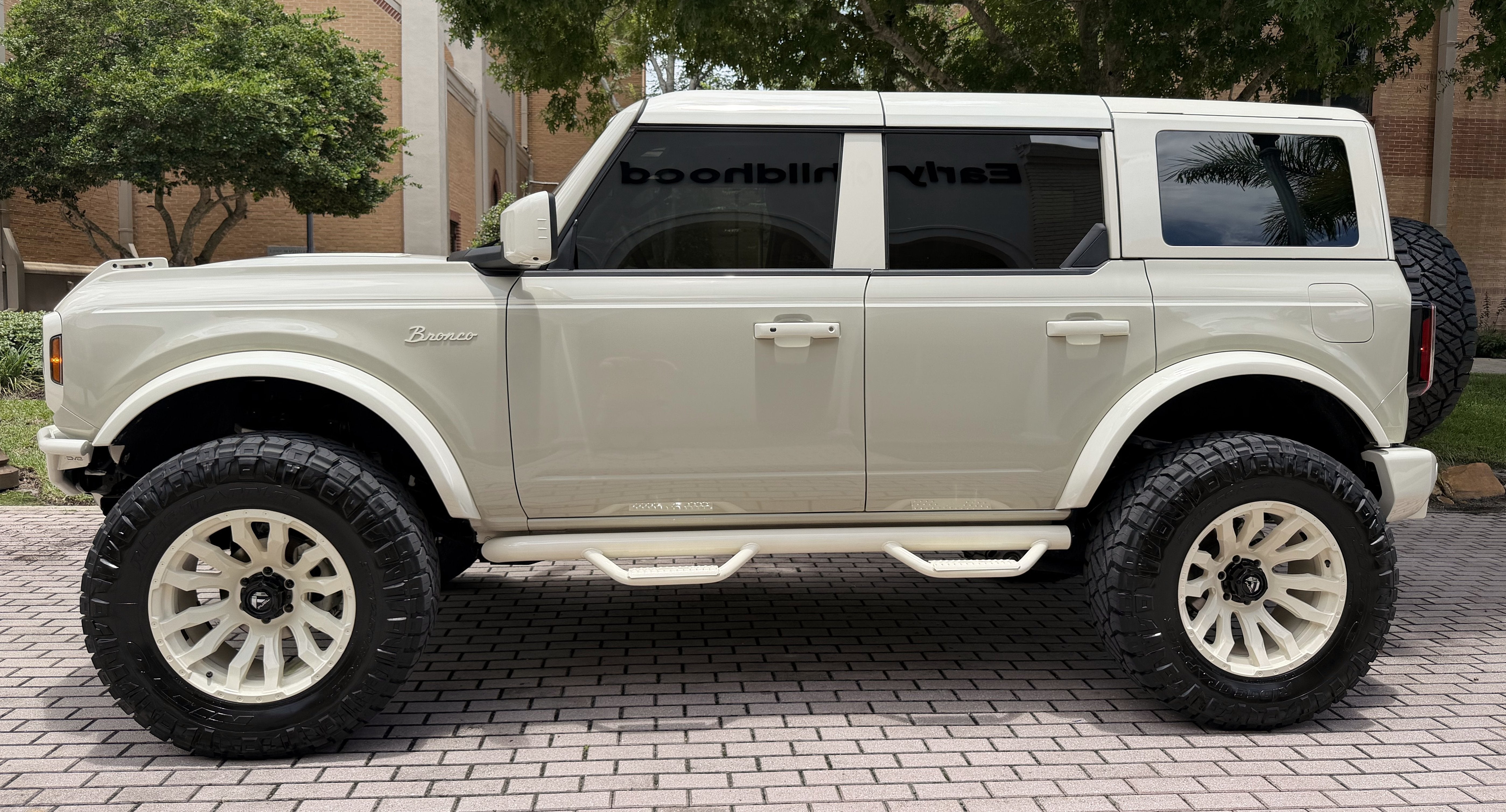2026 Ford Bronco Wimbledon White Retro Big Bend Custom Lifted