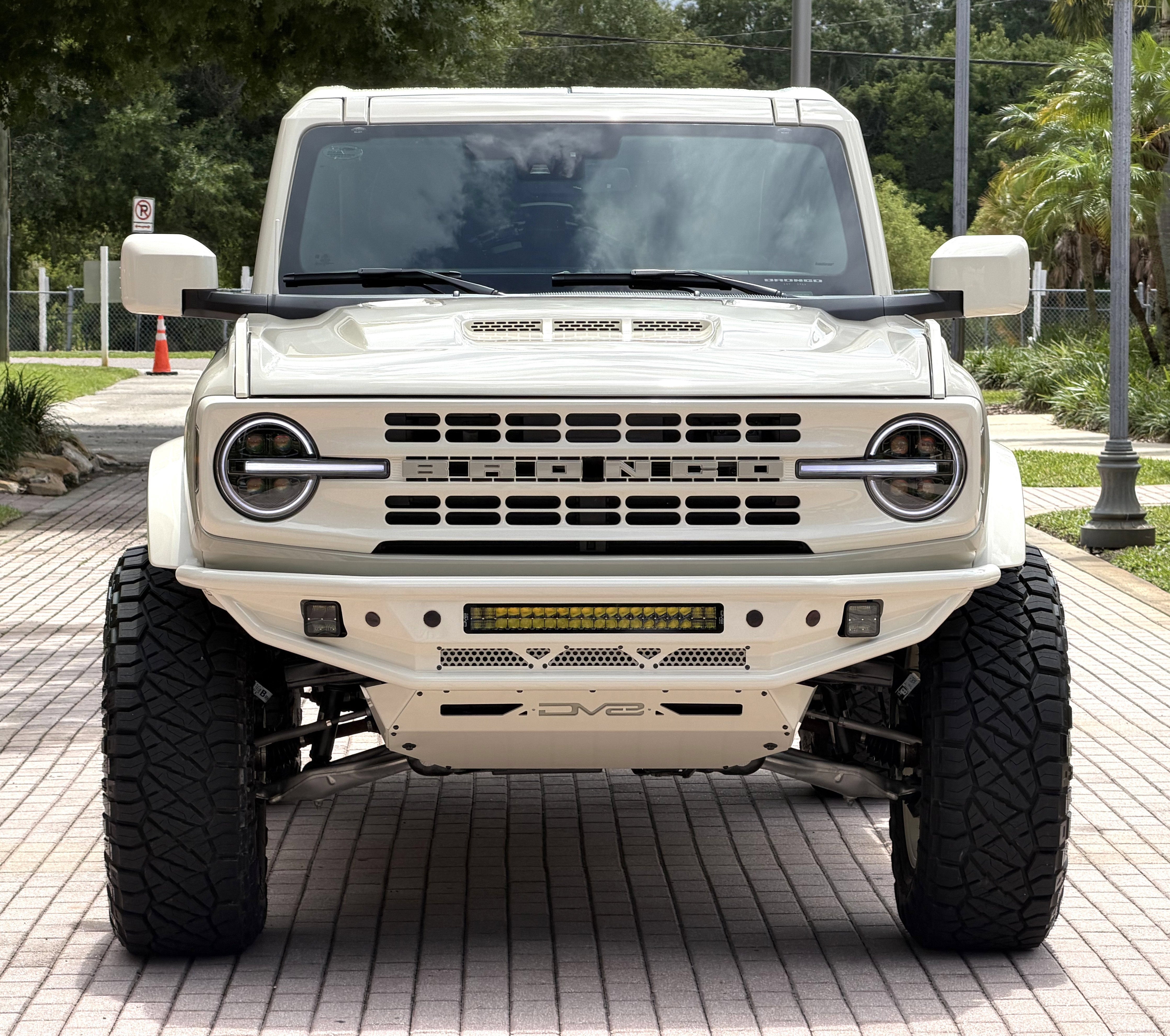 2026 Ford Bronco Wimbledon White Retro Big Bend Custom Lifted