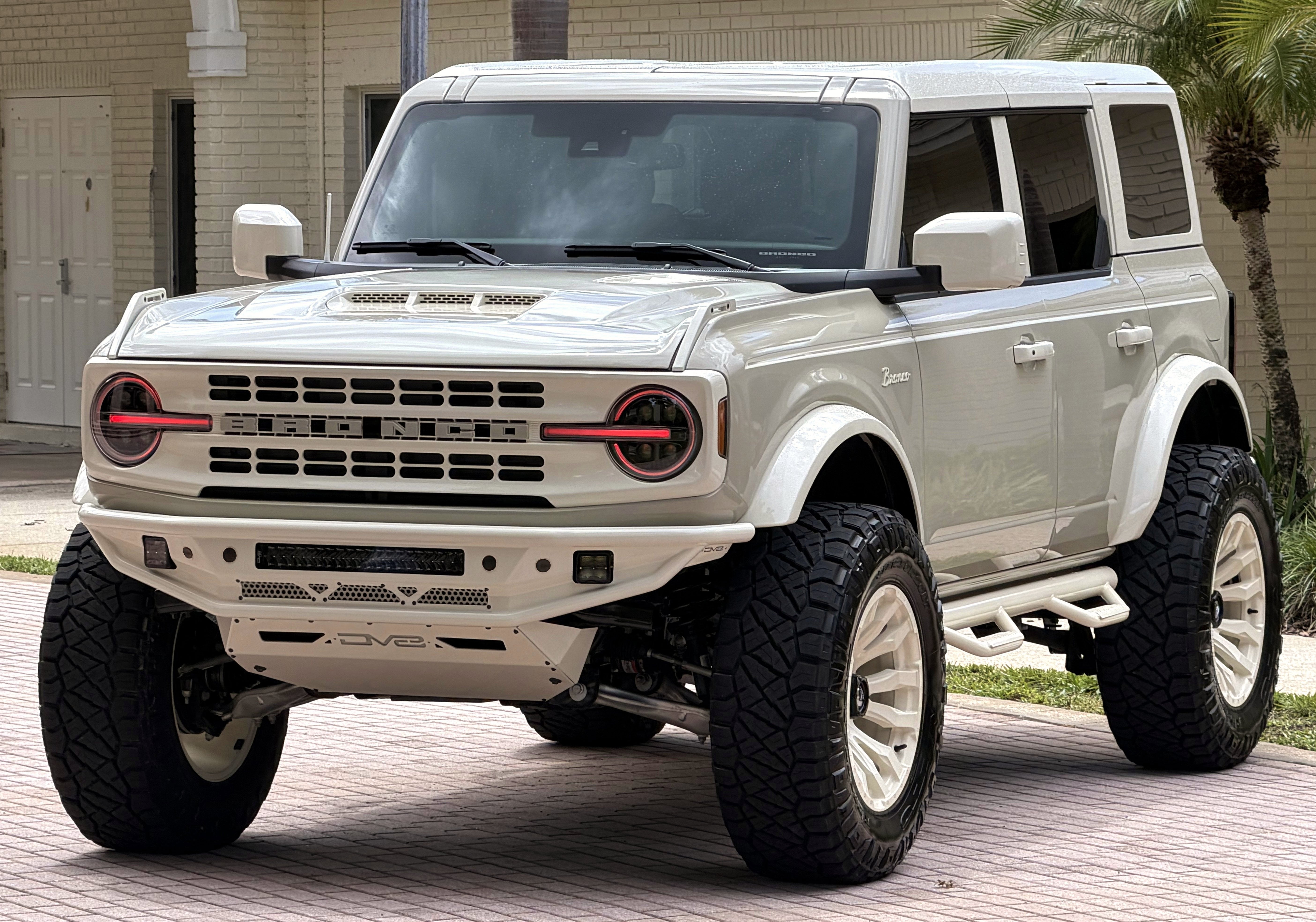2026 Ford Bronco Wimbledon White Retro Big Bend Custom Lifted