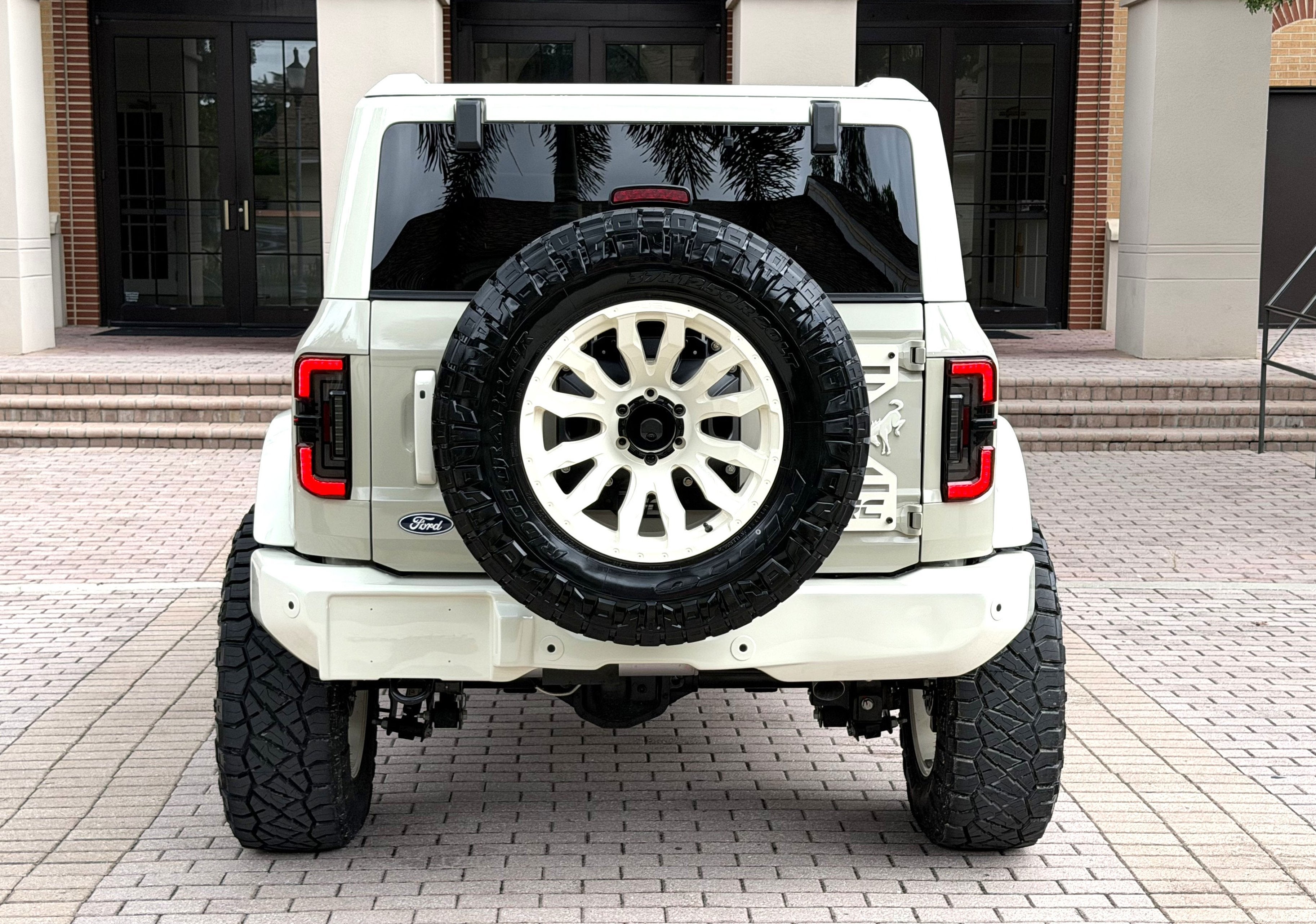 2026 Ford Bronco Wimbledon White Retro Big Bend Custom Lifted
