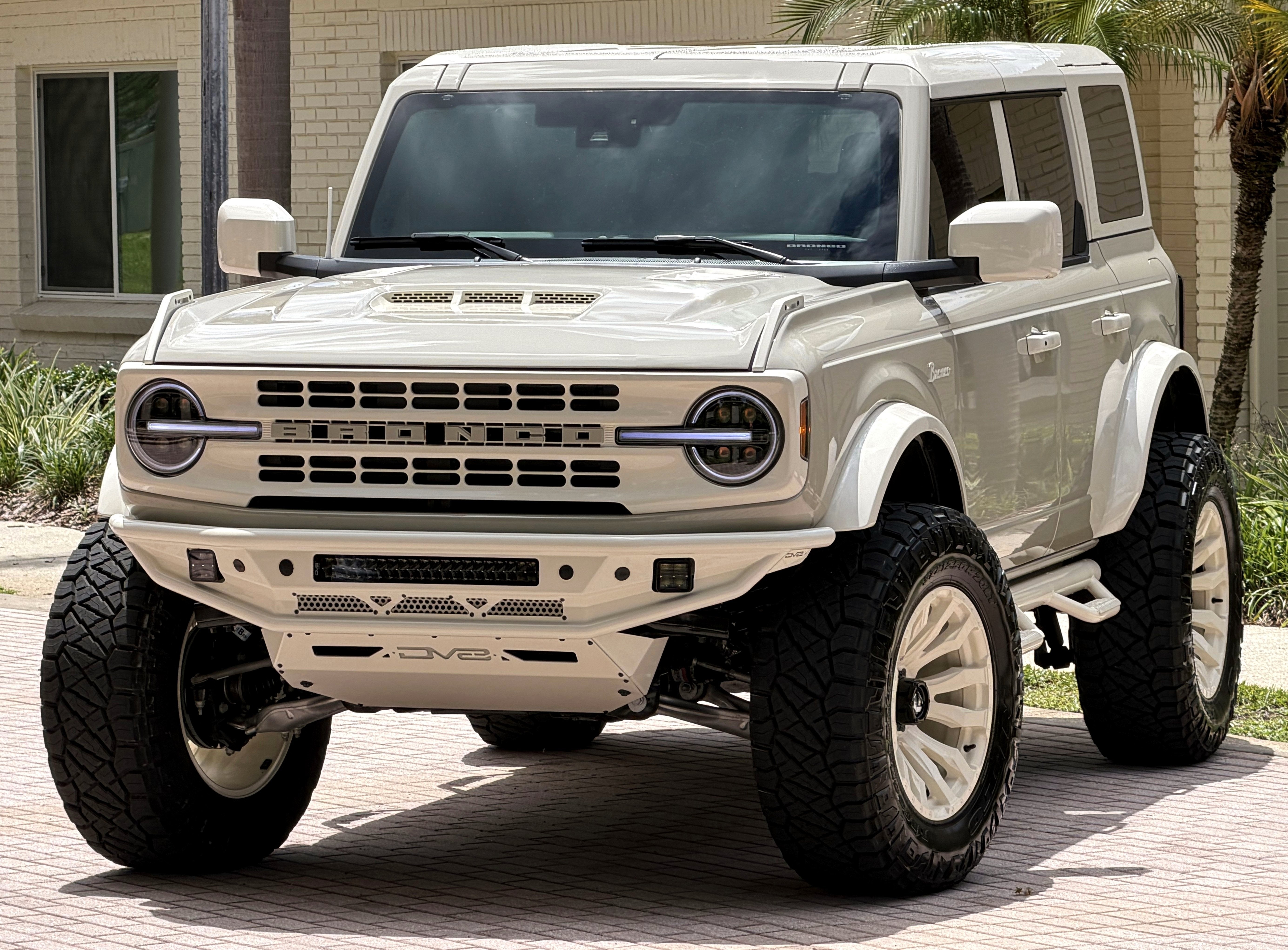2026 Ford Bronco Wimbledon White Retro Big Bend Custom Lifted