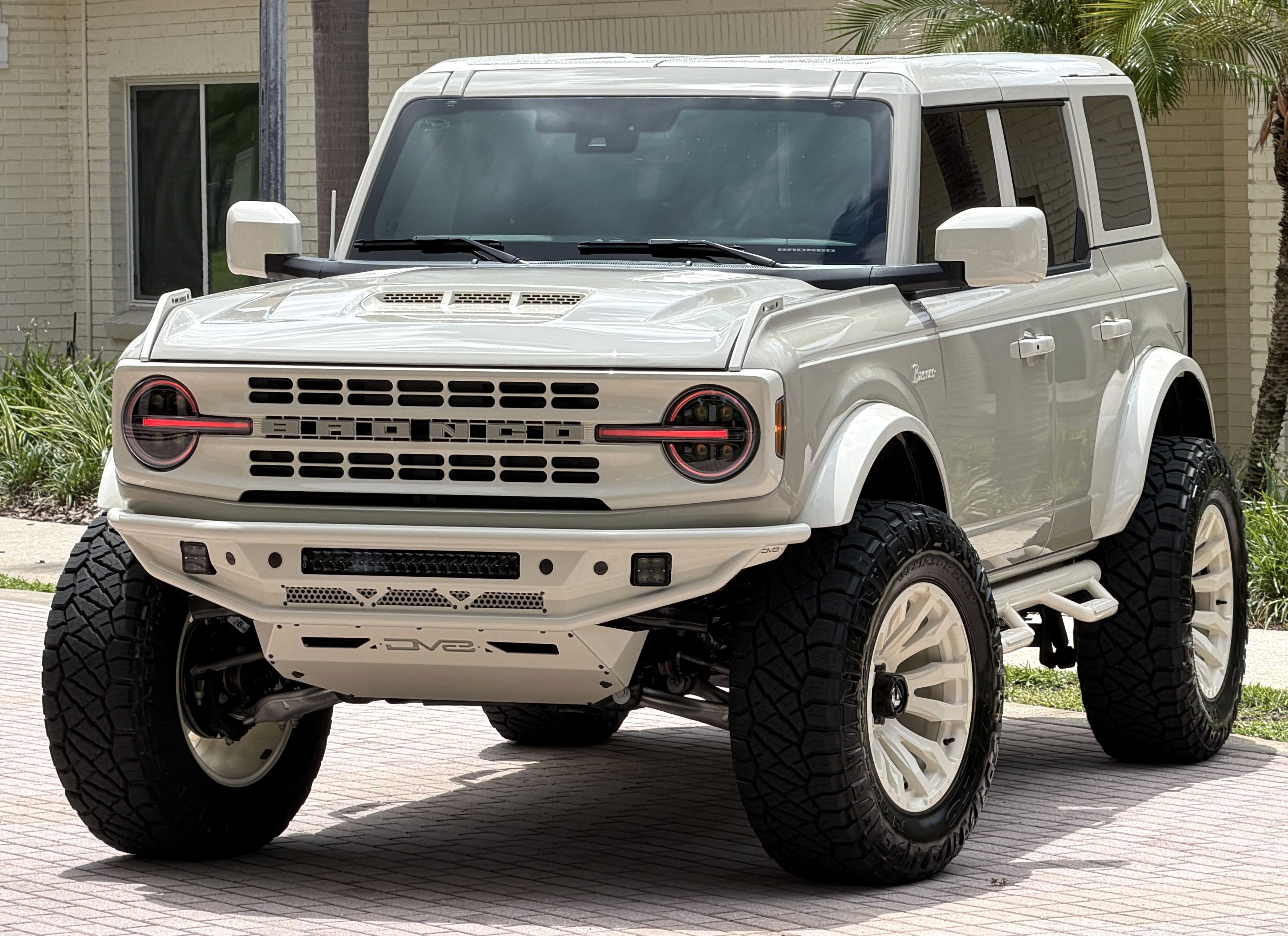 2026 Ford Bronco Wimbledon White Retro Big Bend Custom Lifted