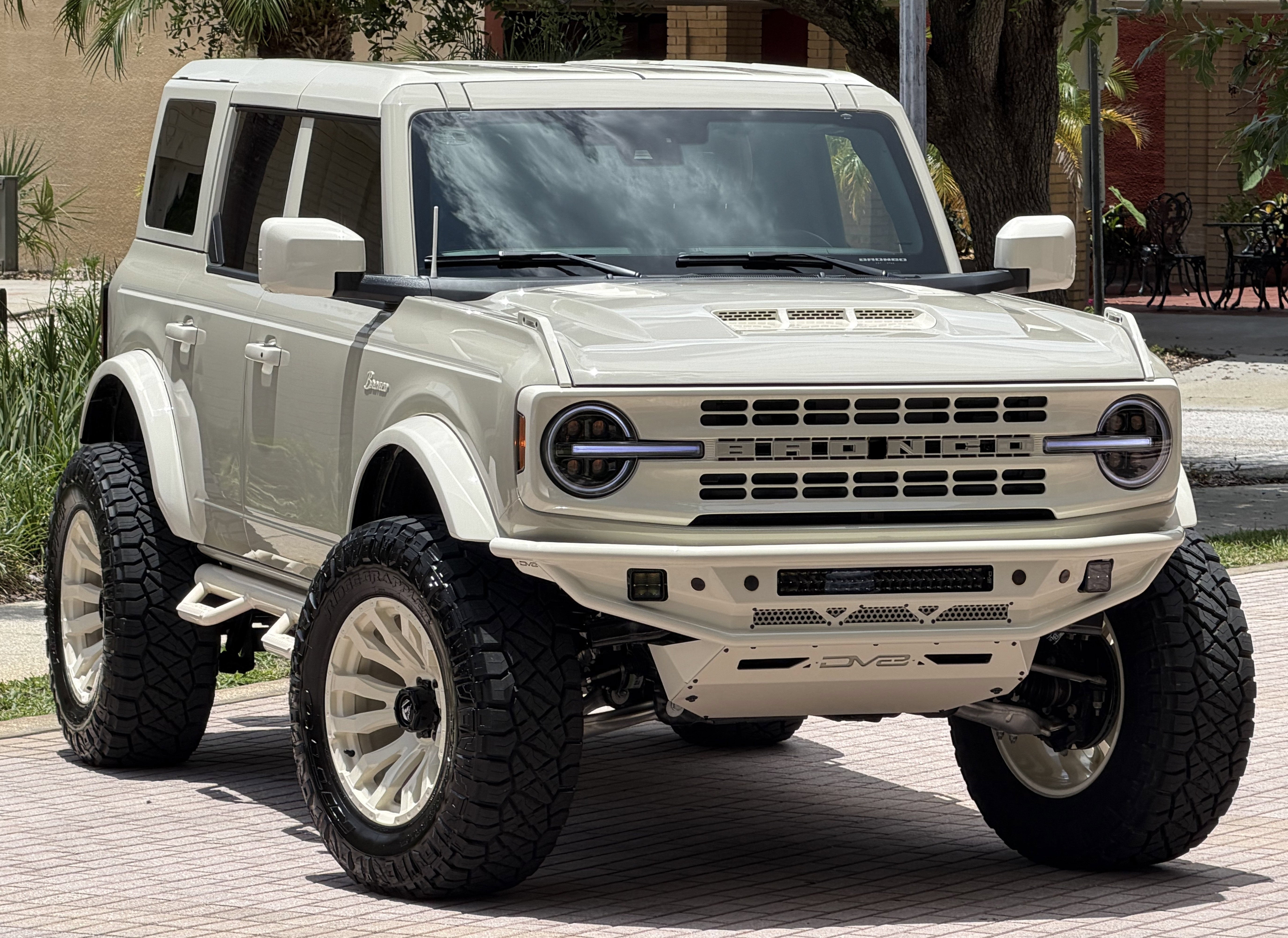 2026 Ford Bronco Wimbledon White Retro Big Bend Custom Lifted