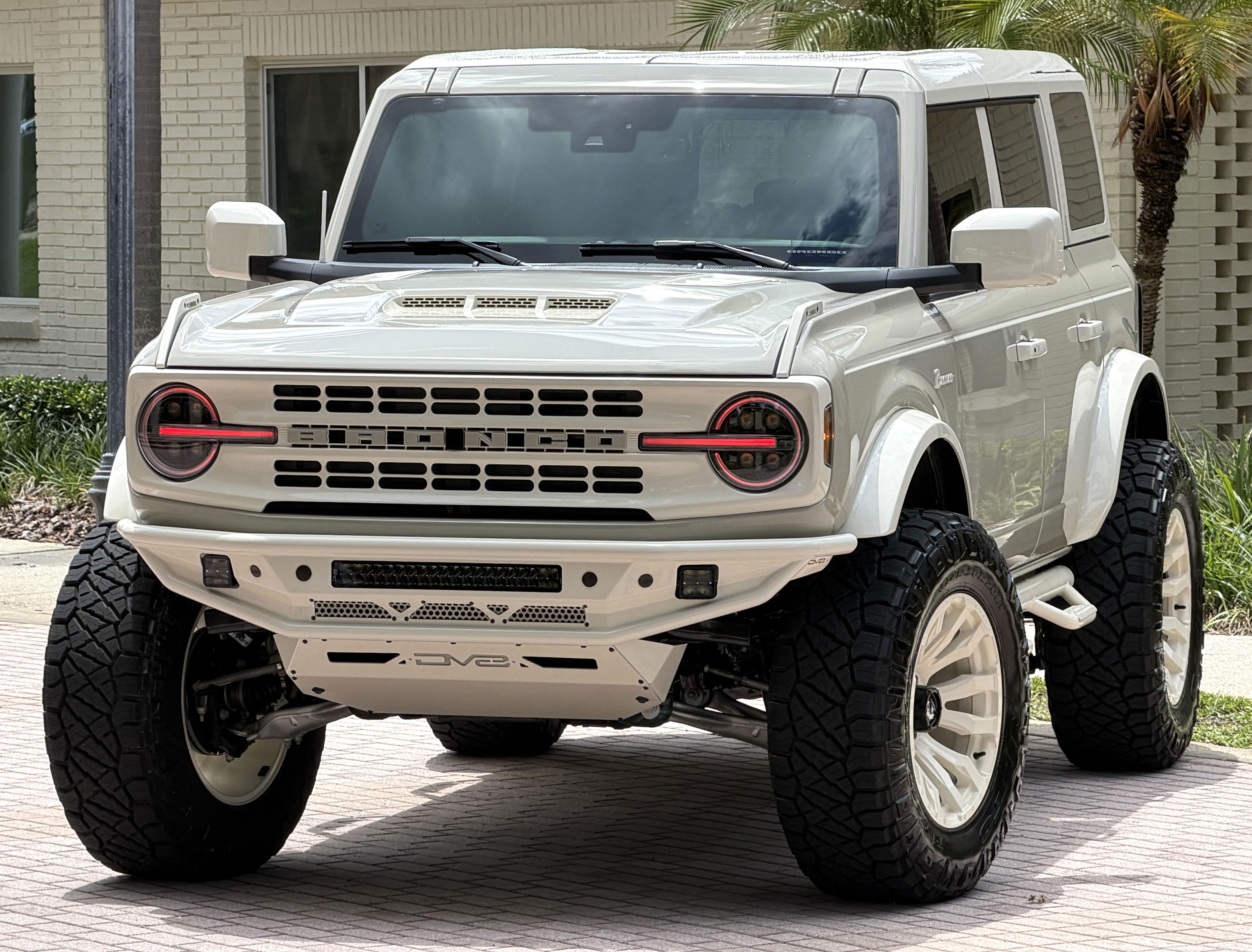 2026 Ford Bronco Wimbledon White Retro Big Bend Custom Lifted