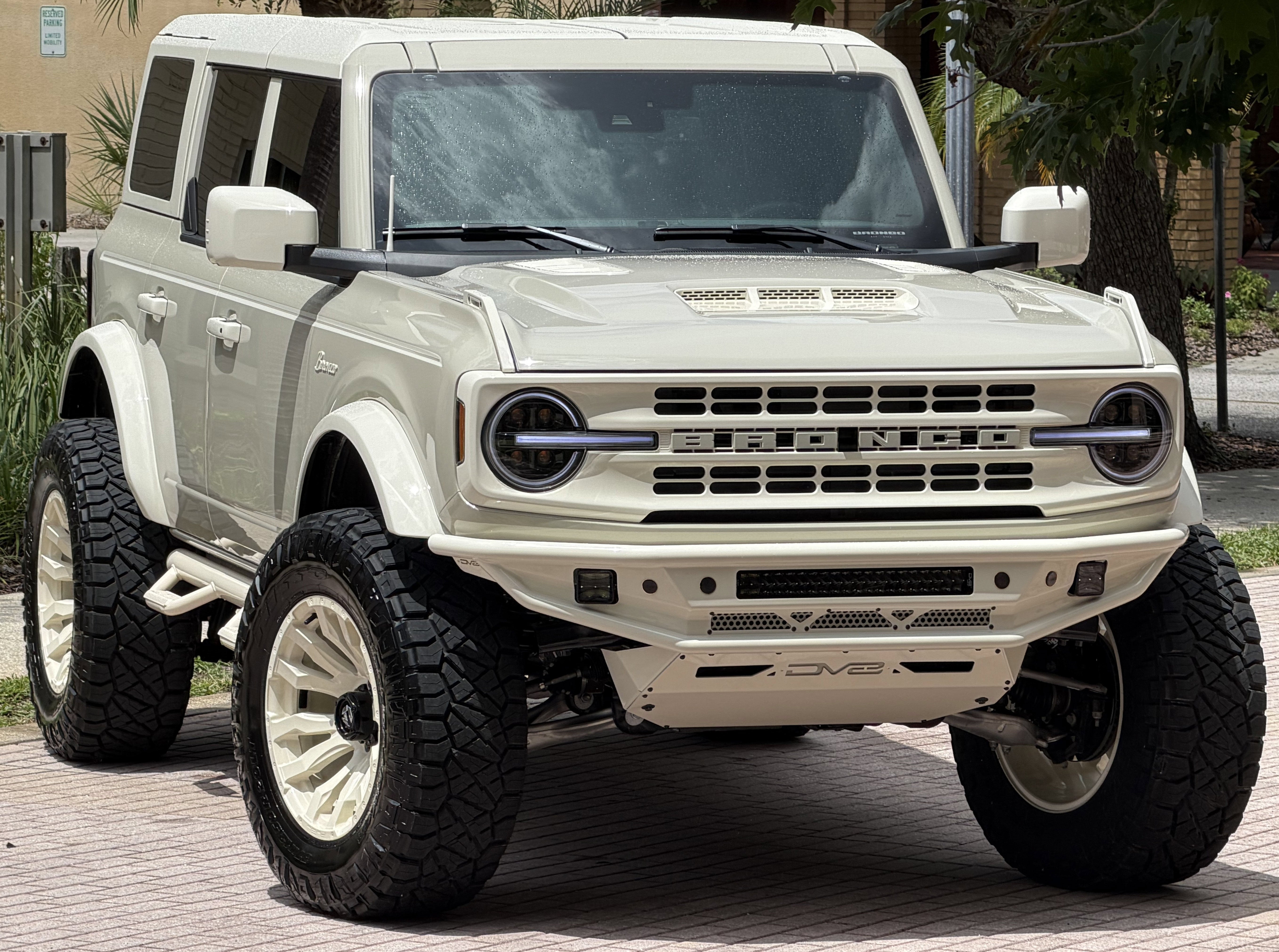 2026 Ford Bronco Wimbledon White Retro Big Bend Custom Lifted