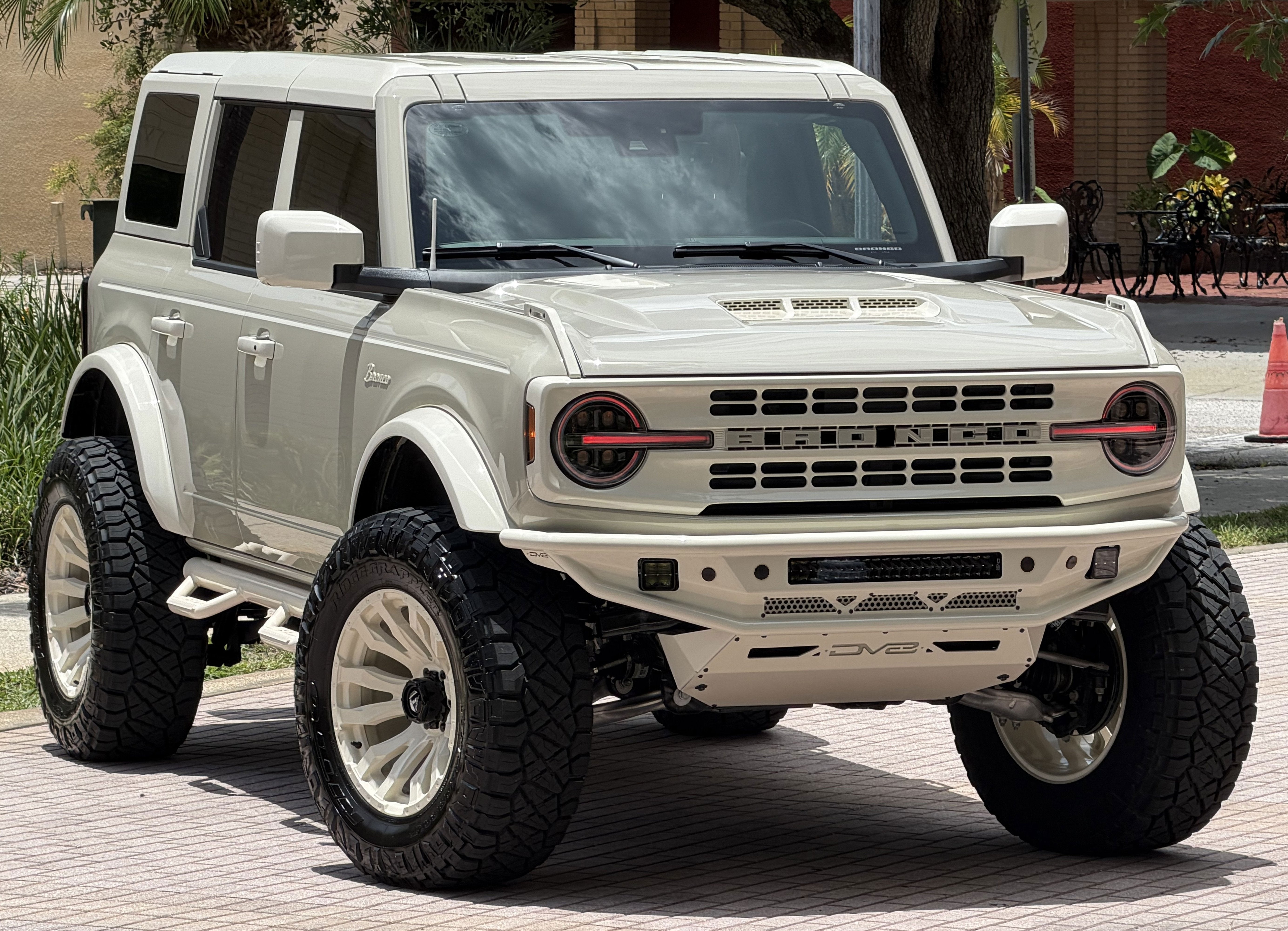 2026 Ford Bronco Wimbledon White Retro Big Bend Custom Lifted