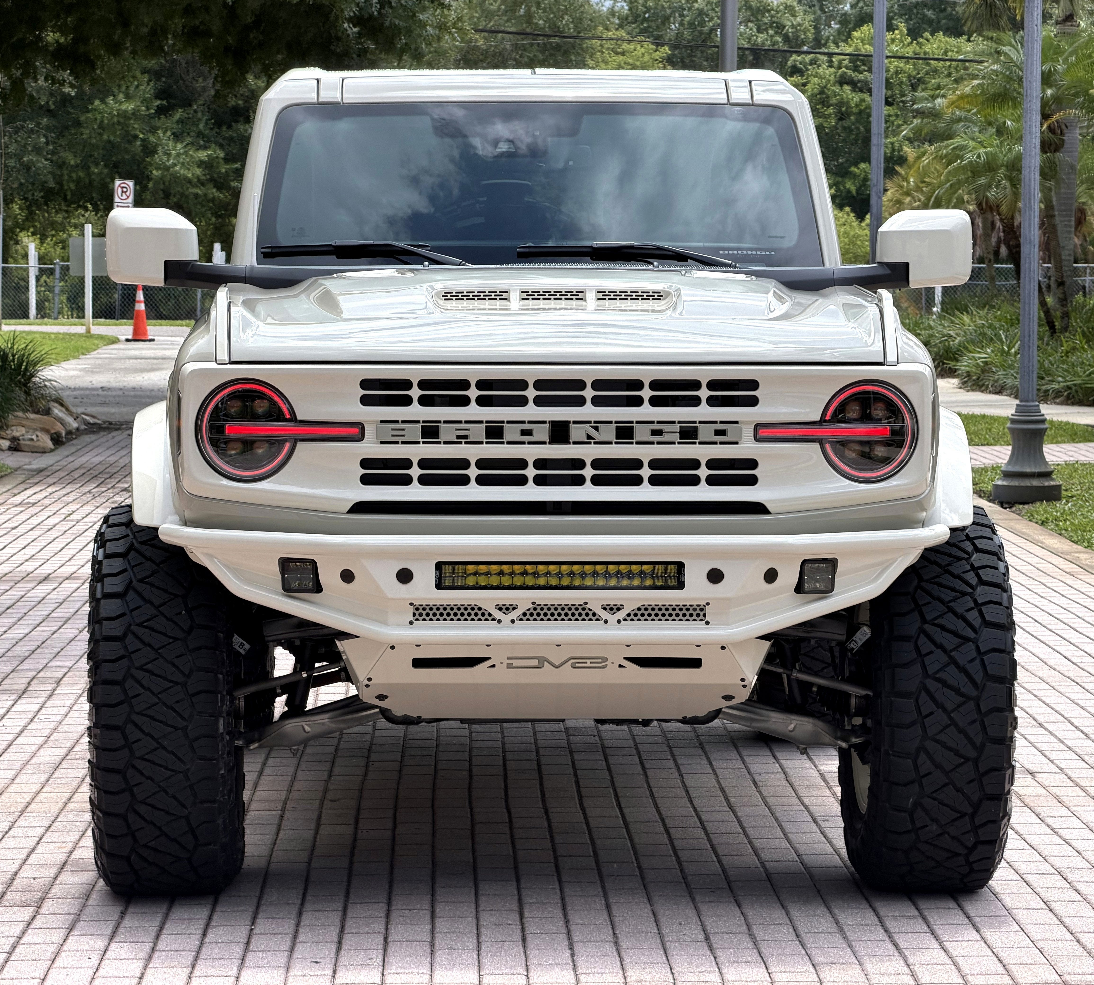 2026 Ford Bronco Wimbledon White Retro Big Bend Custom Lifted