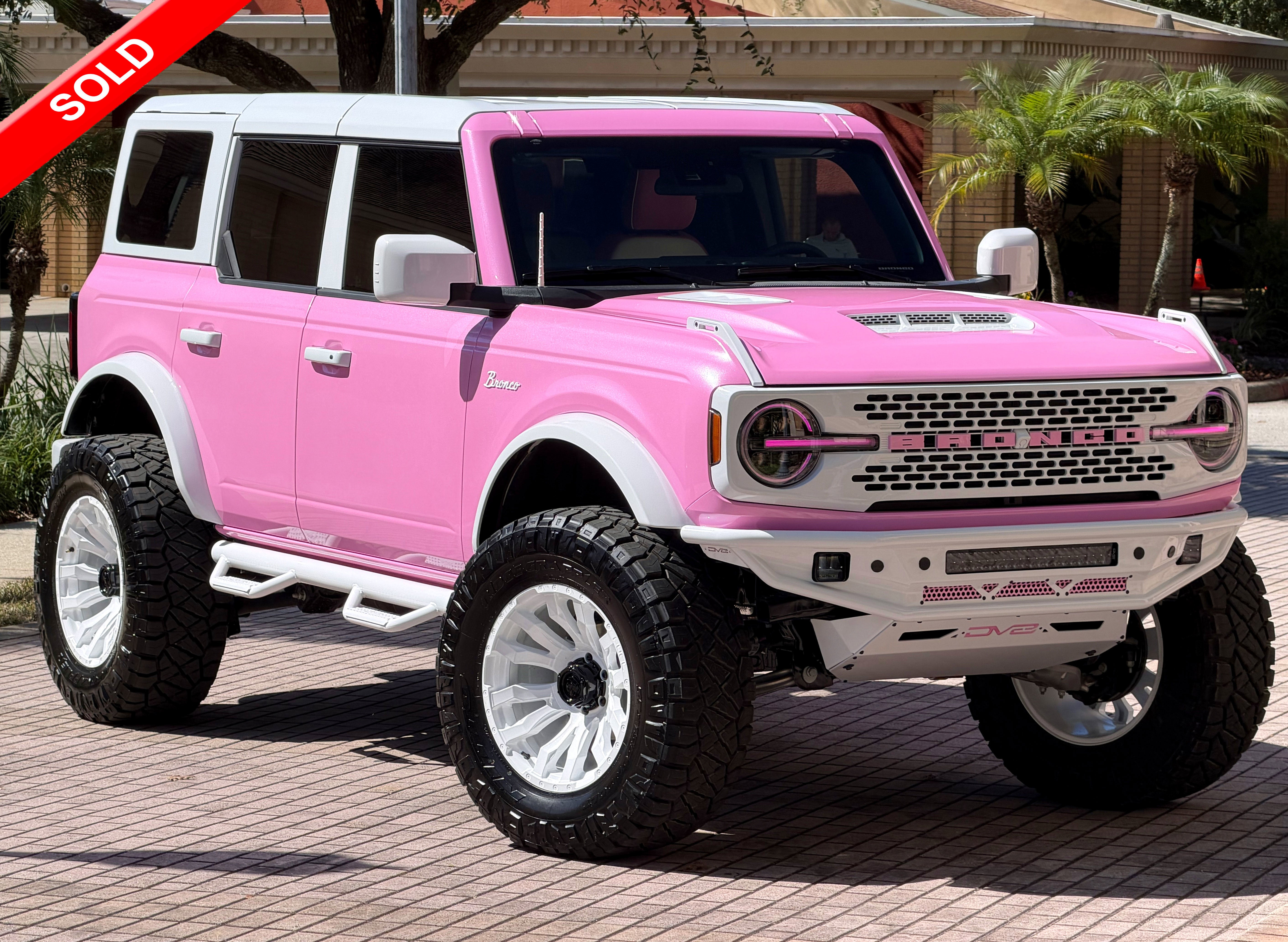 2025 Ford Bronco Pearl Pink Outer Banks Retro Hard Top Custom Lifted