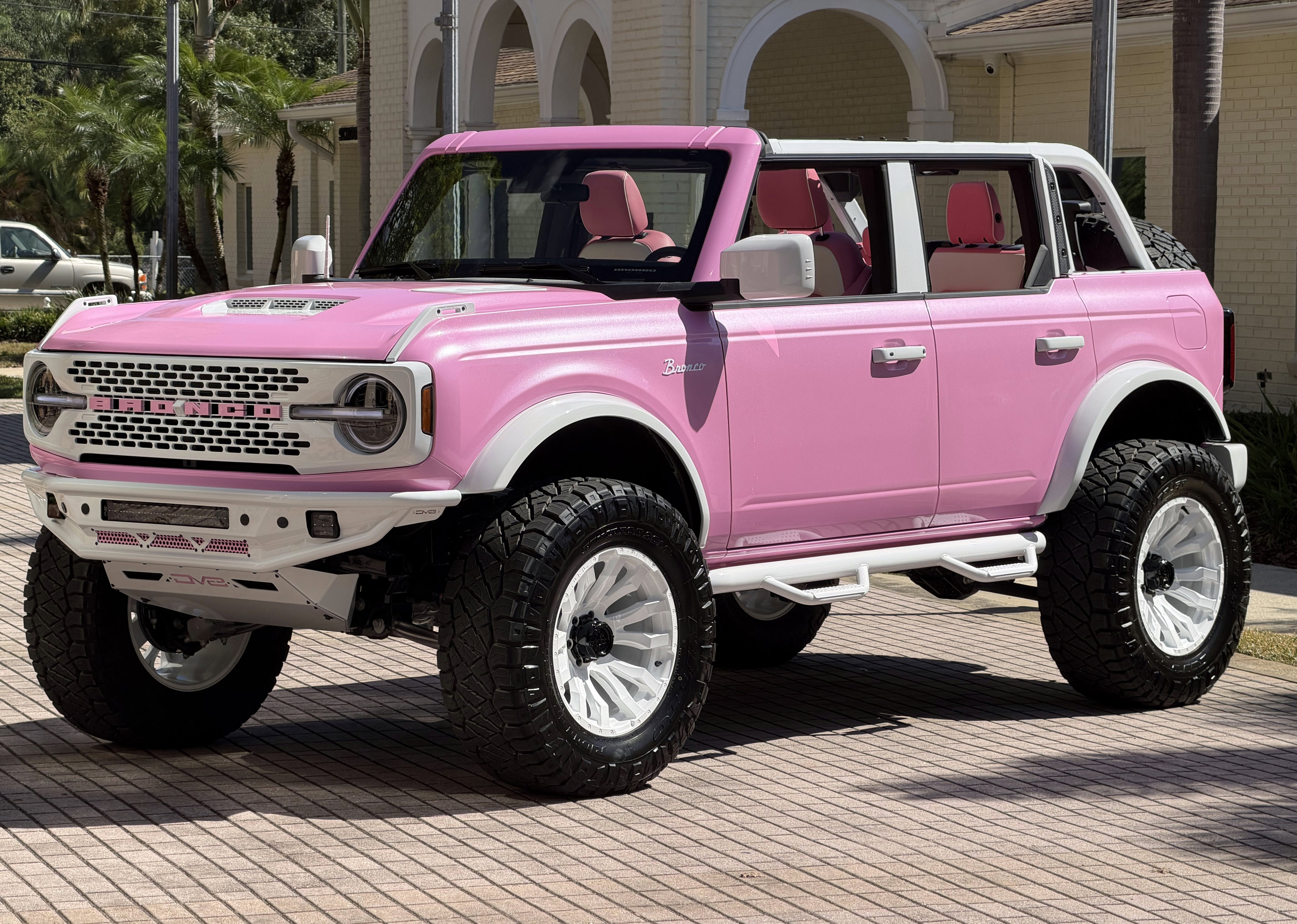 2025 Ford Bronco Pearl Pink Outer Banks Retro Hard Top Custom Lifted