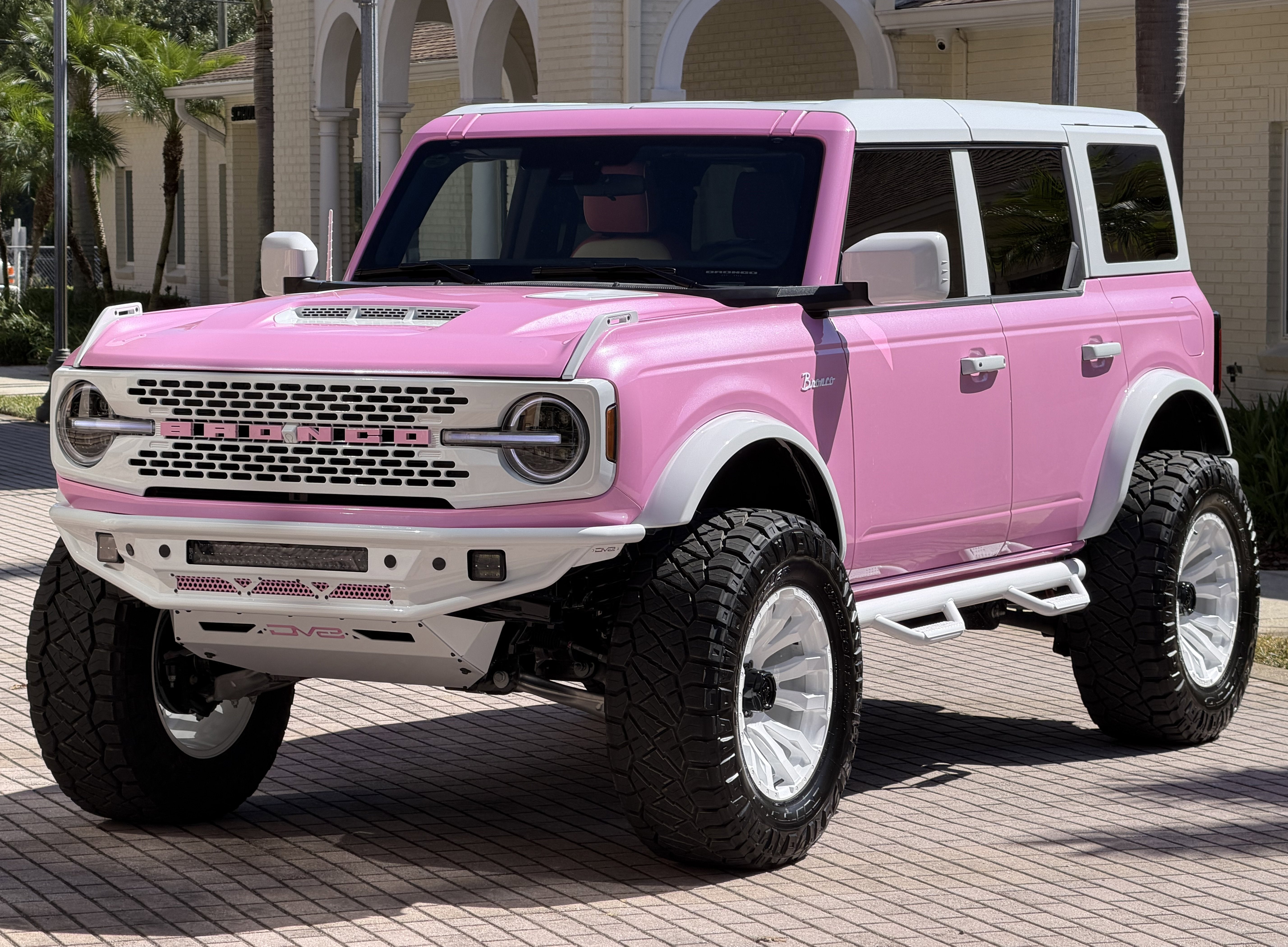 2025 Ford Bronco Pearl Pink Outer Banks Retro Hard Top Custom Lifted