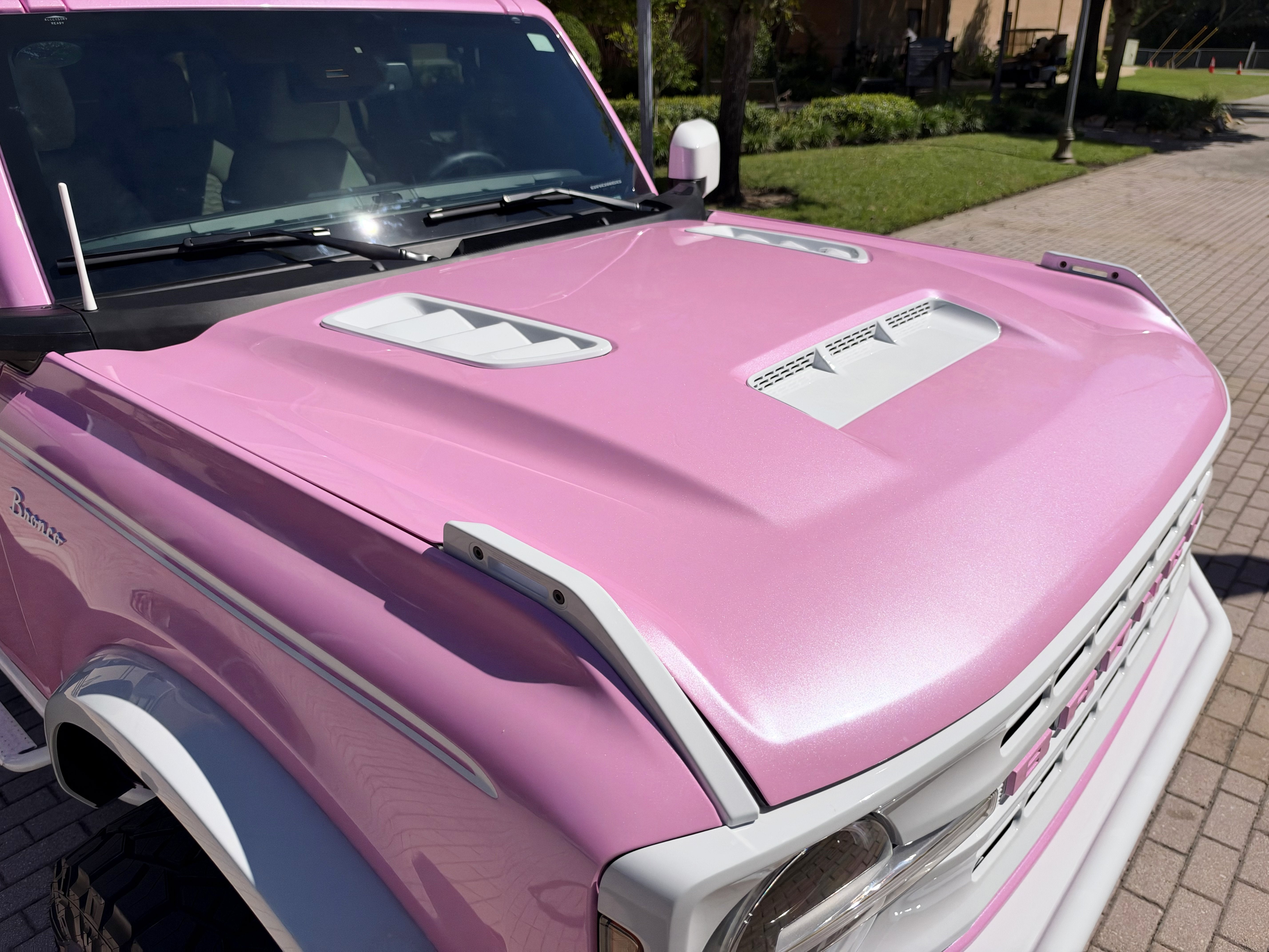 2026 Ford Bronco Custom Pearl Pink Retro Outer Banks Hard Top