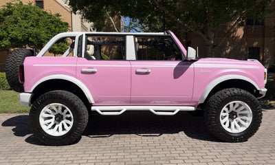 2026 Ford Bronco Custom Pearl Pink Retro Outer Banks Hard Top