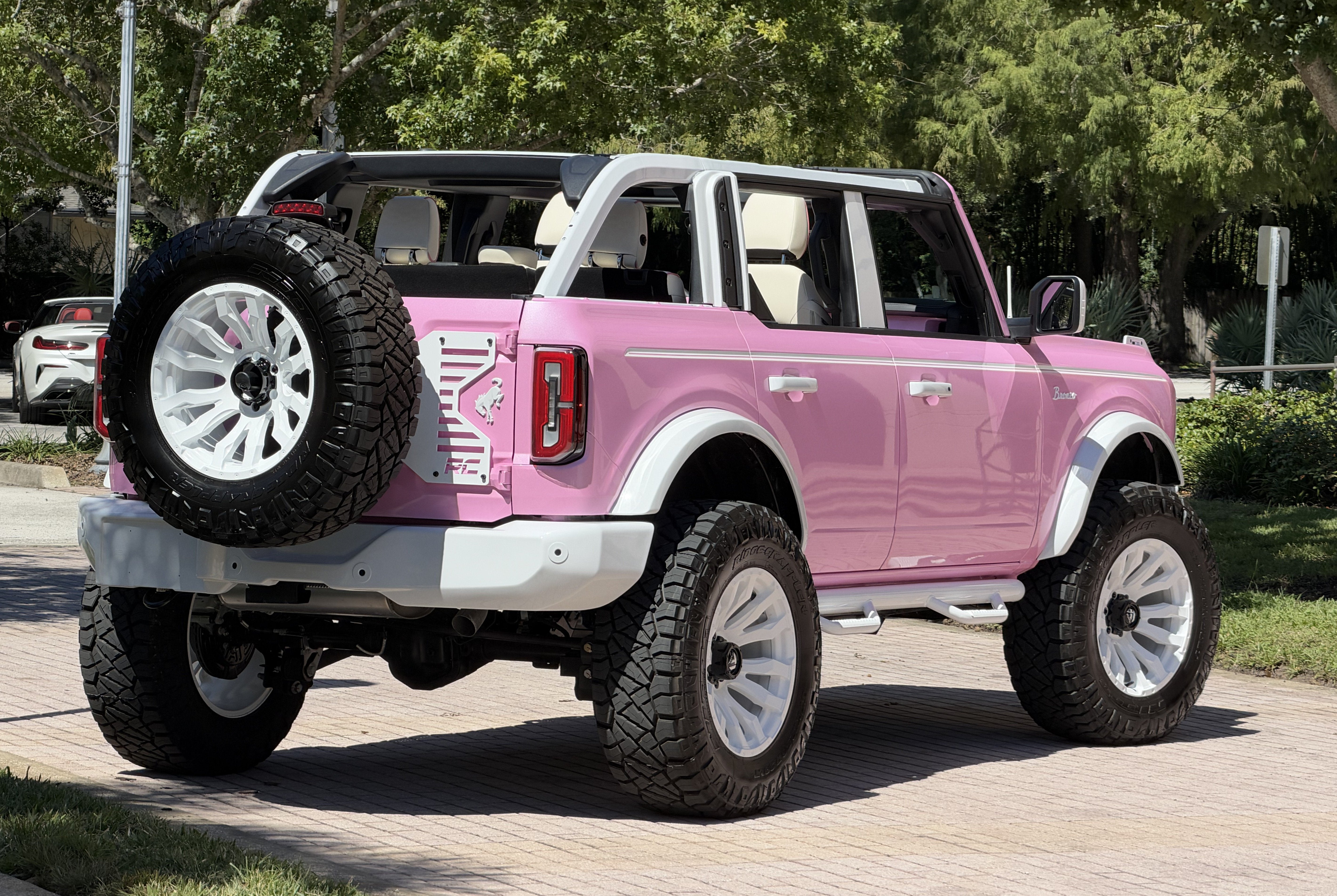 2026 Ford Bronco Custom Pearl Pink Retro Outer Banks Hard Top