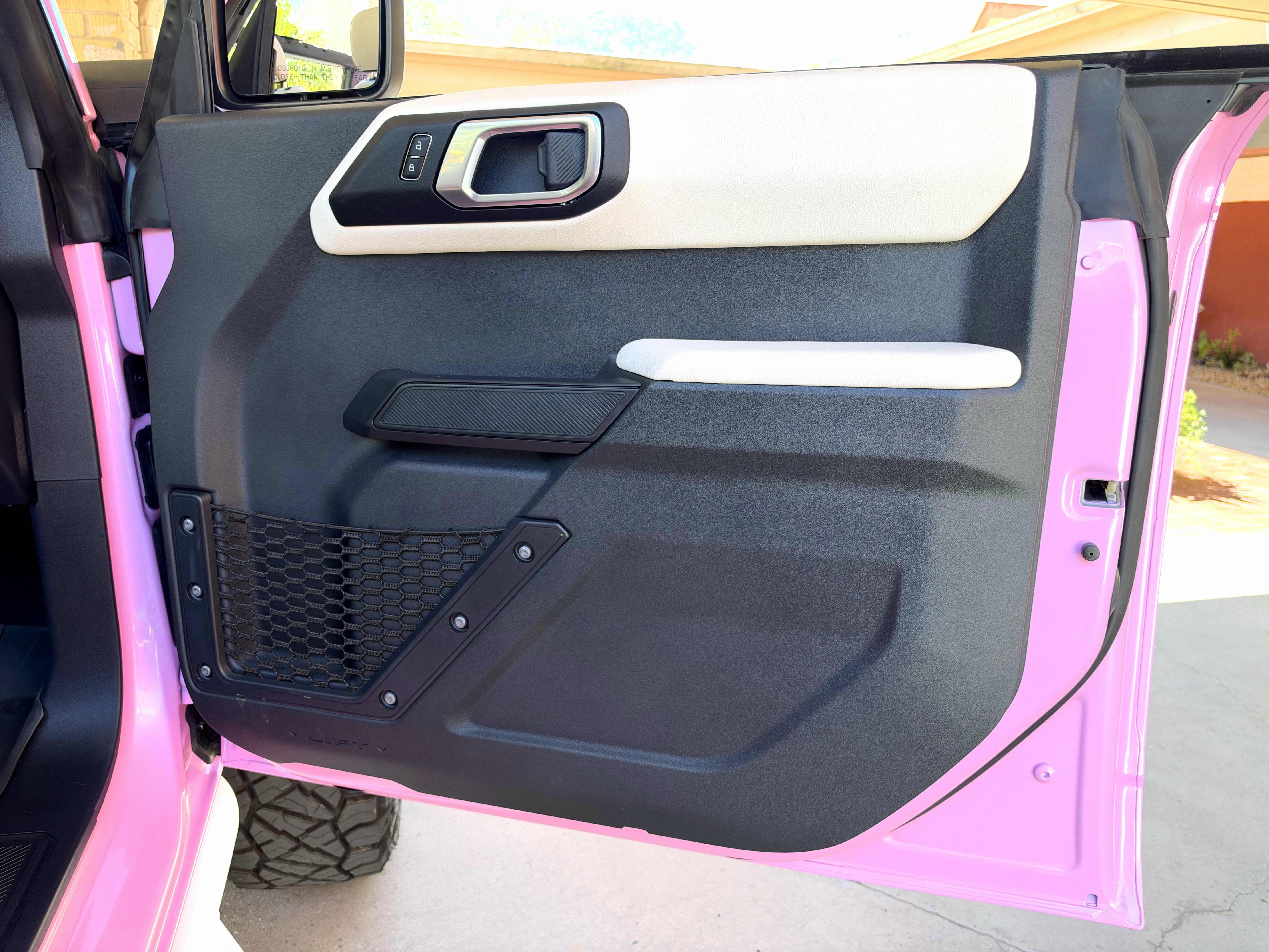 2026 Ford Bronco Custom Pearl Pink Retro Outer Banks Hard Top