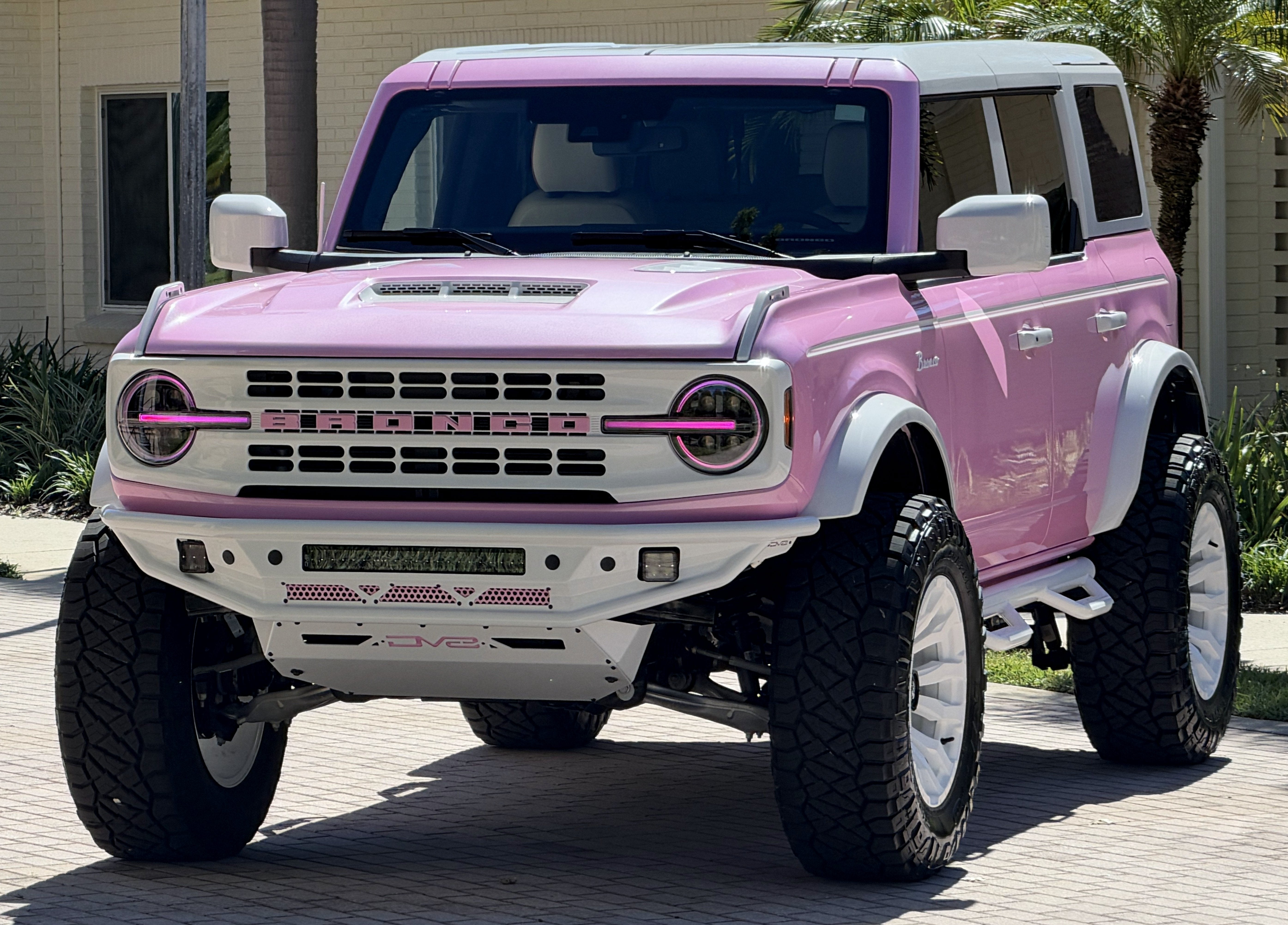 2026 Ford Bronco Custom Pearl Pink Retro Outer Banks Hard Top