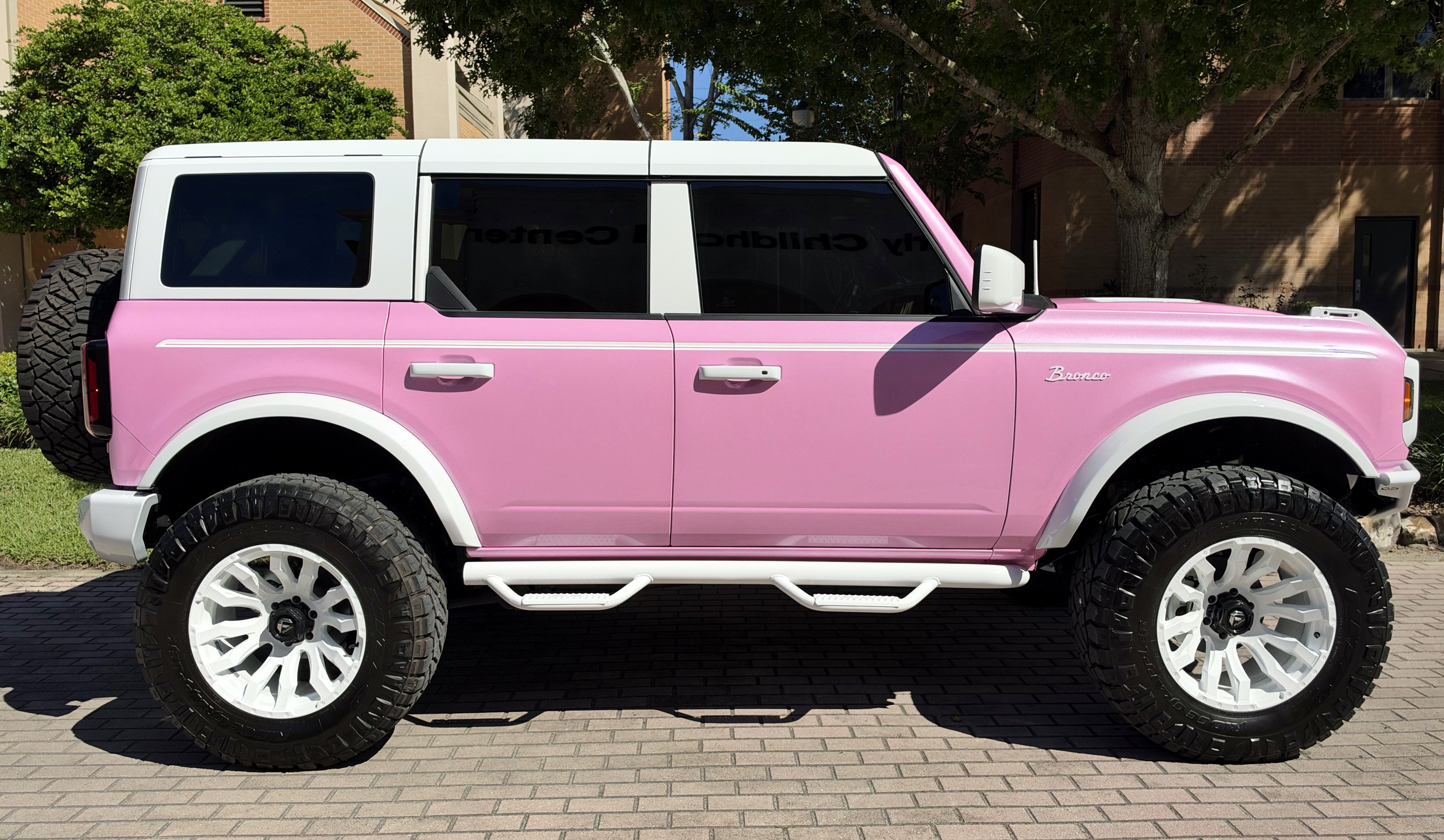 2026 Ford Bronco Custom Pearl Pink Retro Outer Banks Hard Top