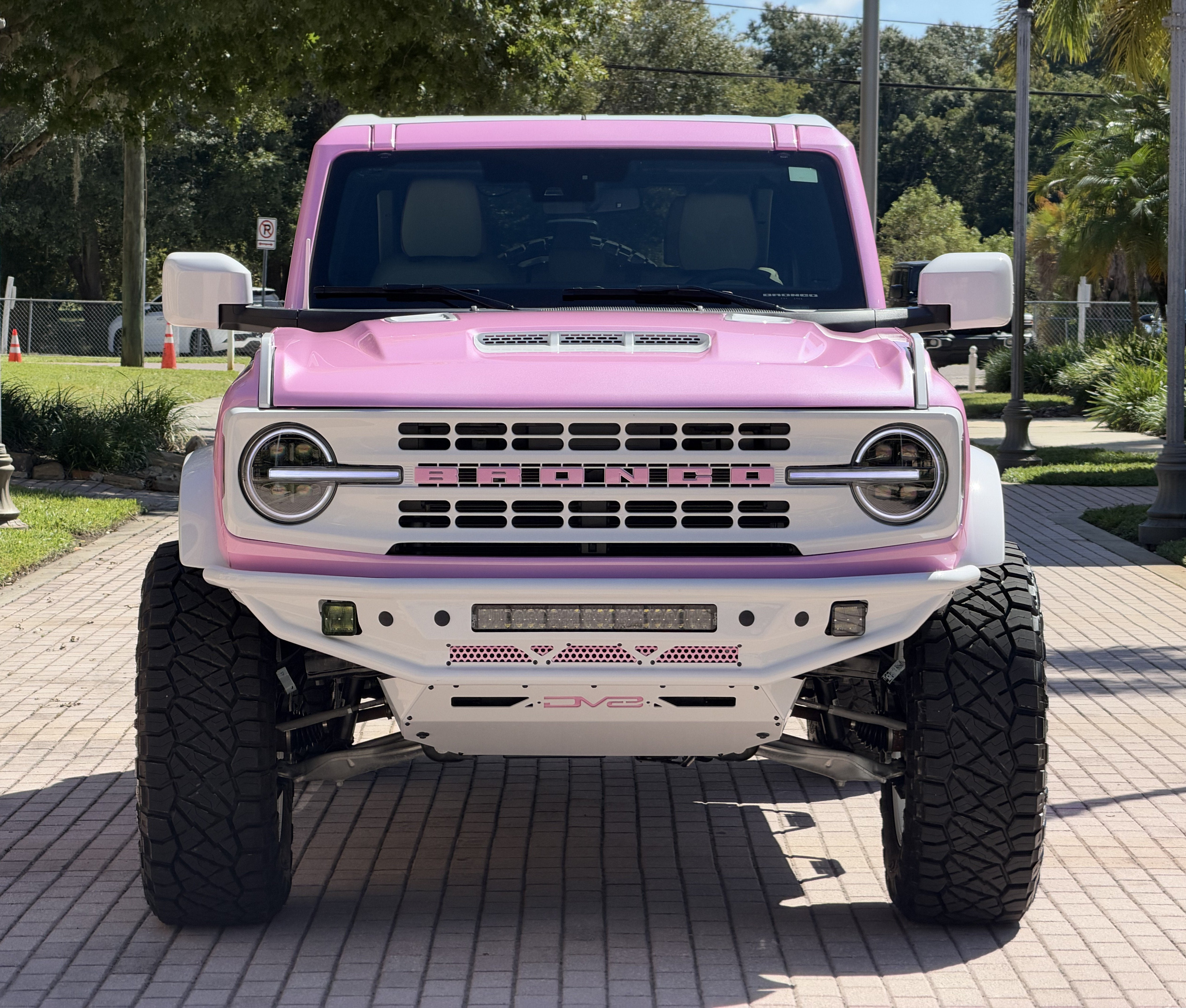 2026 Ford Bronco Custom Pearl Pink Retro Outer Banks Hard Top