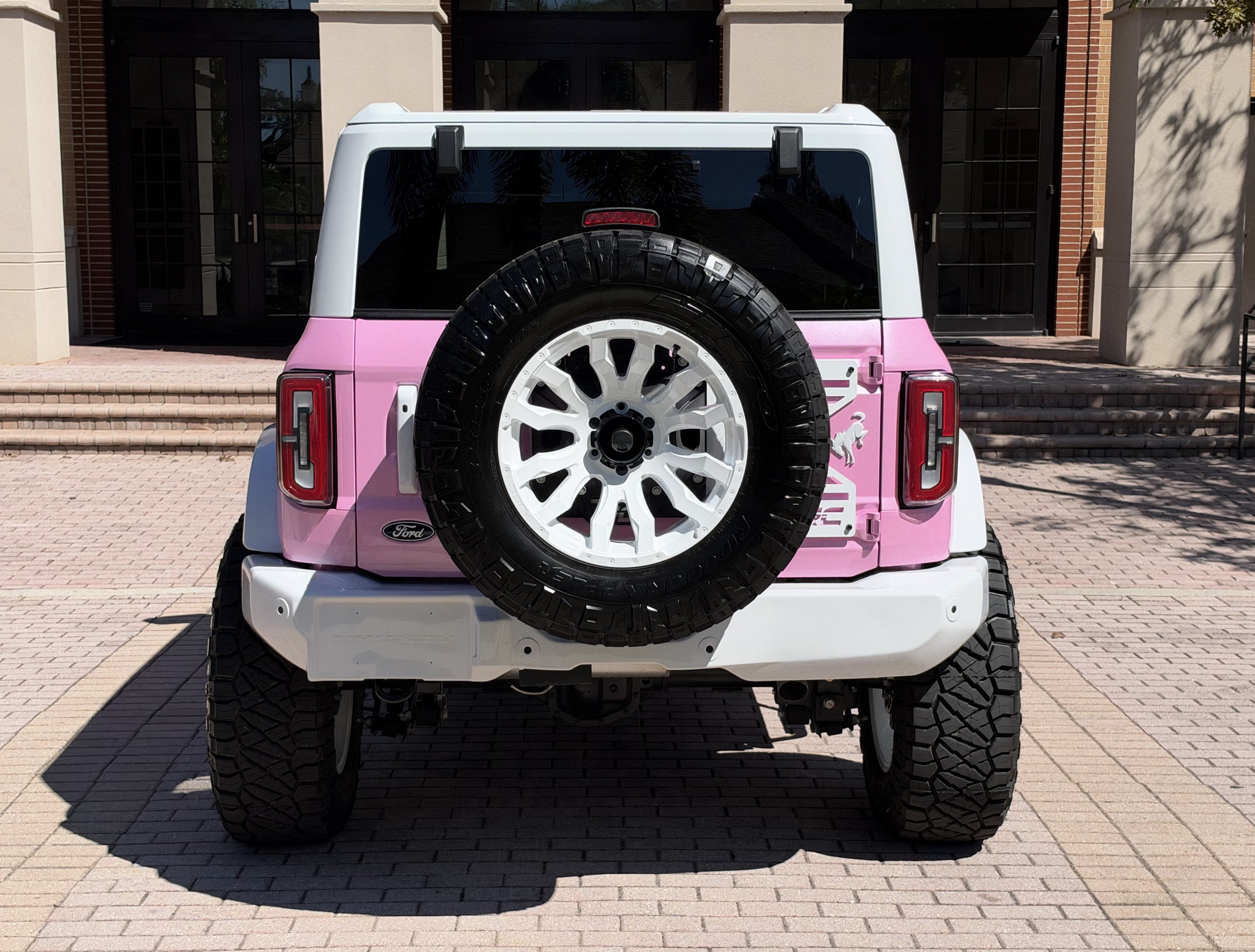 2026 Ford Bronco Custom Pearl Pink Retro Outer Banks Hard Top