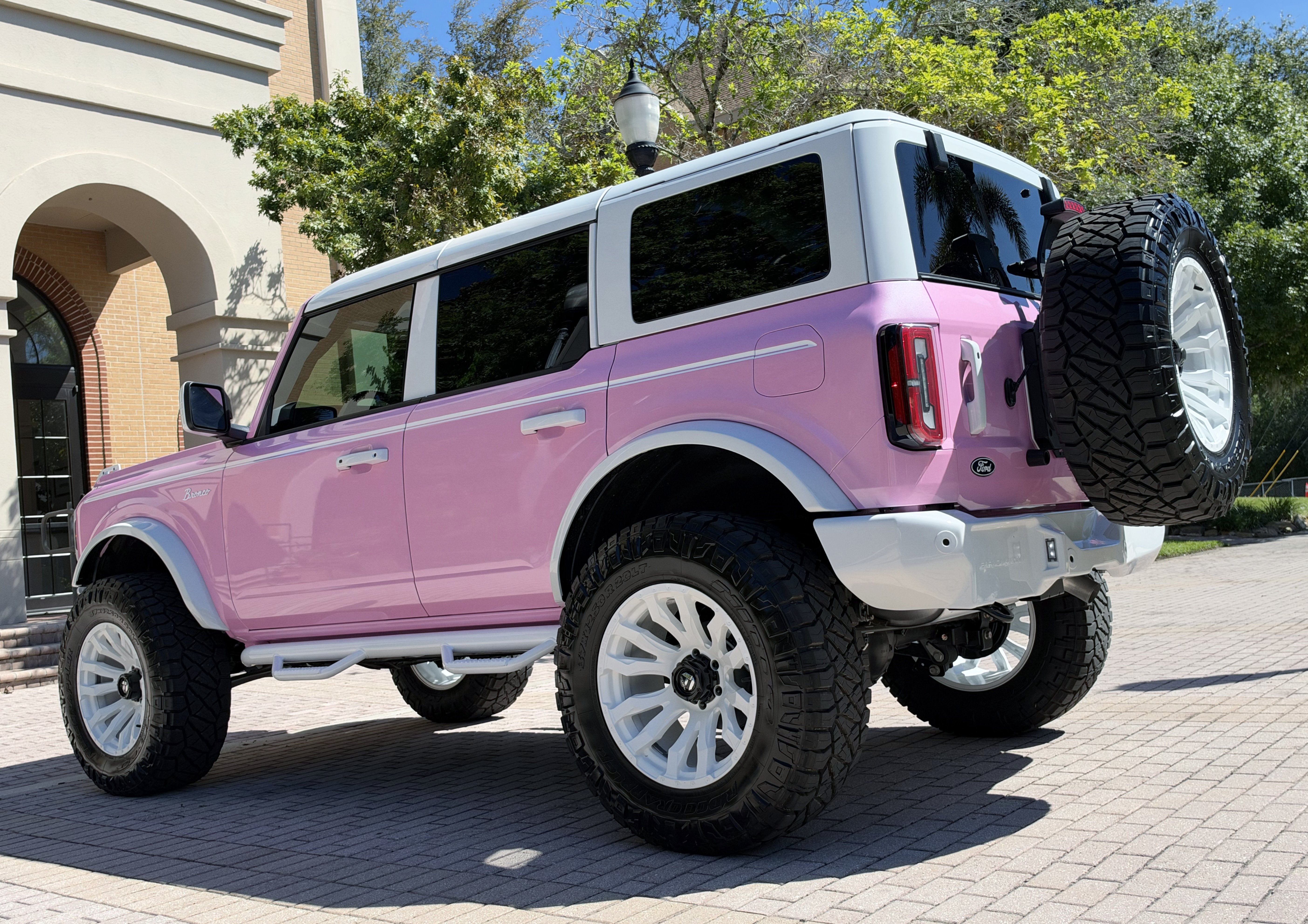 2026 Ford Bronco Custom Pearl Pink Retro Outer Banks Hard Top
