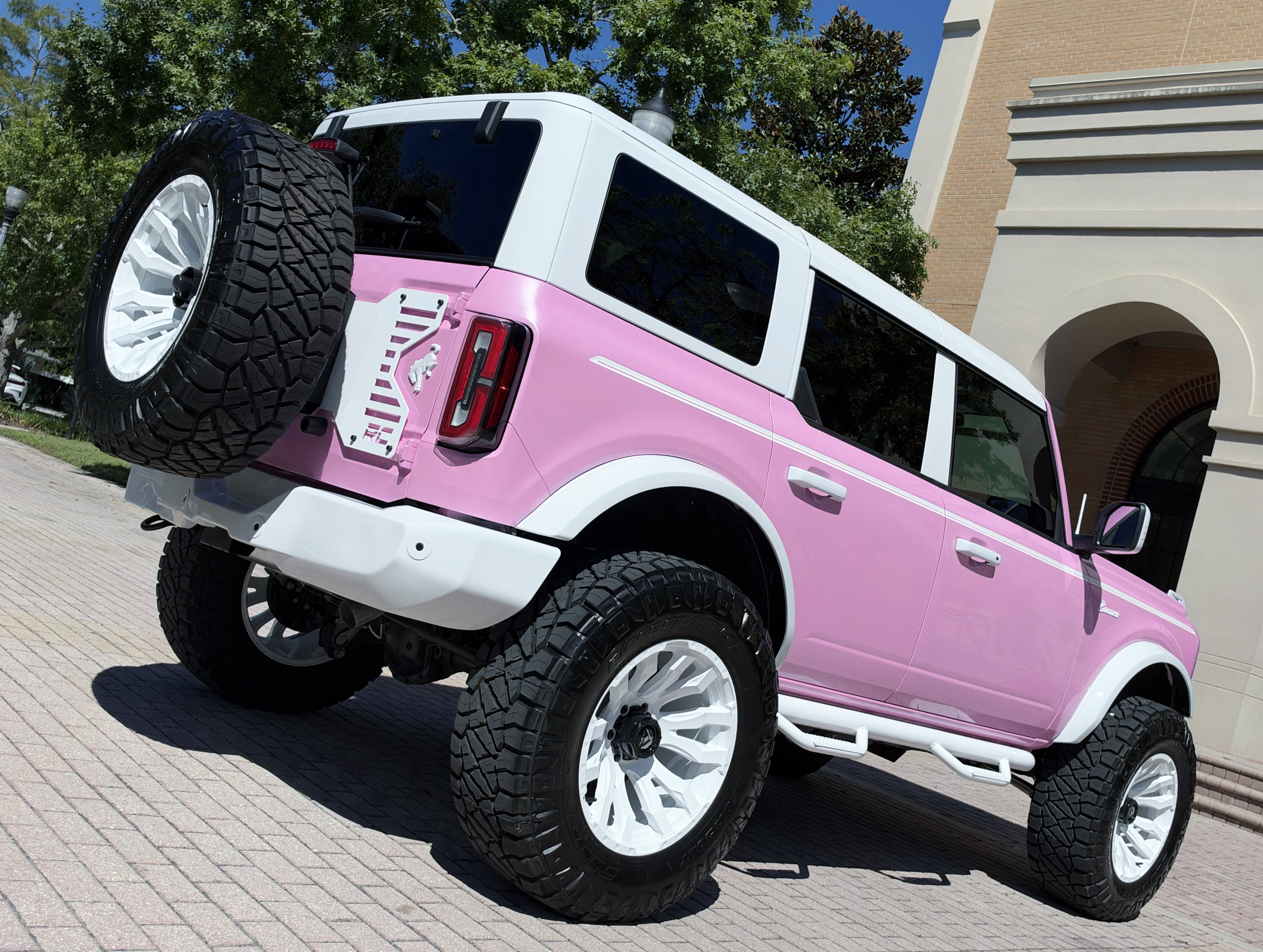 2026 Ford Bronco Custom Pearl Pink Retro Outer Banks Hard Top