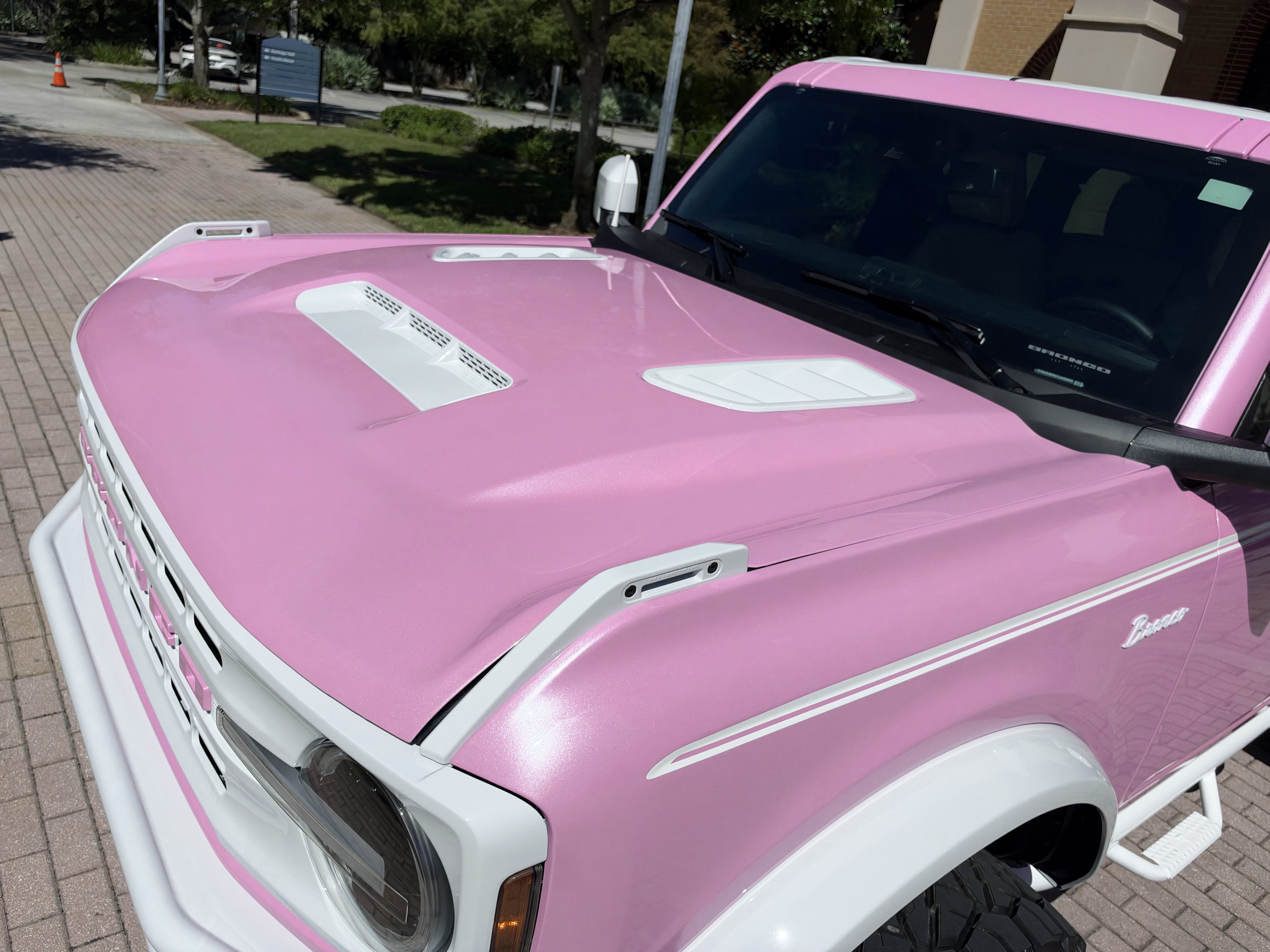 2026 Ford Bronco Custom Pearl Pink Retro Outer Banks Hard Top