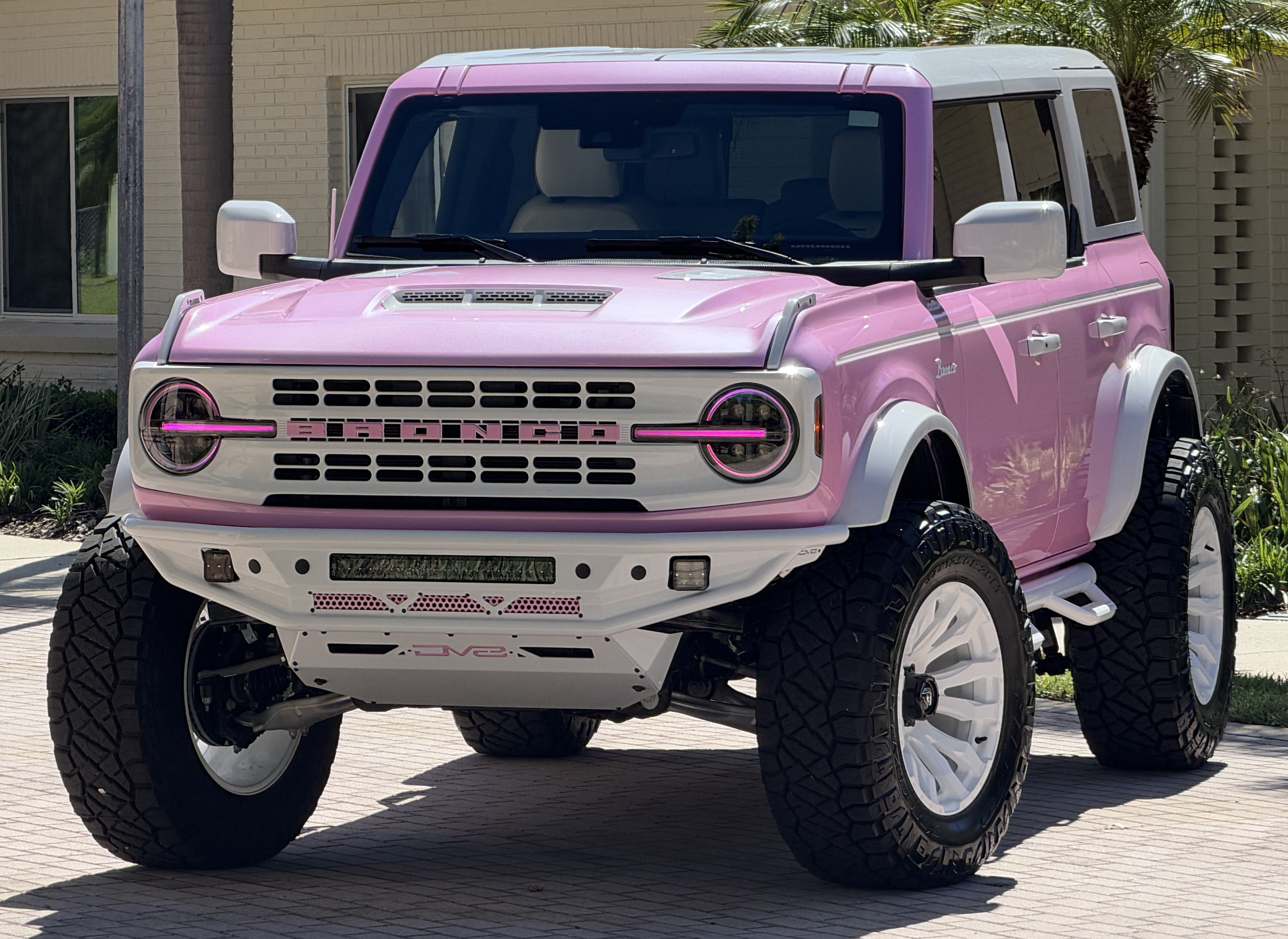 2026 Ford Bronco Custom Pearl Pink Retro Outer Banks Hard Top