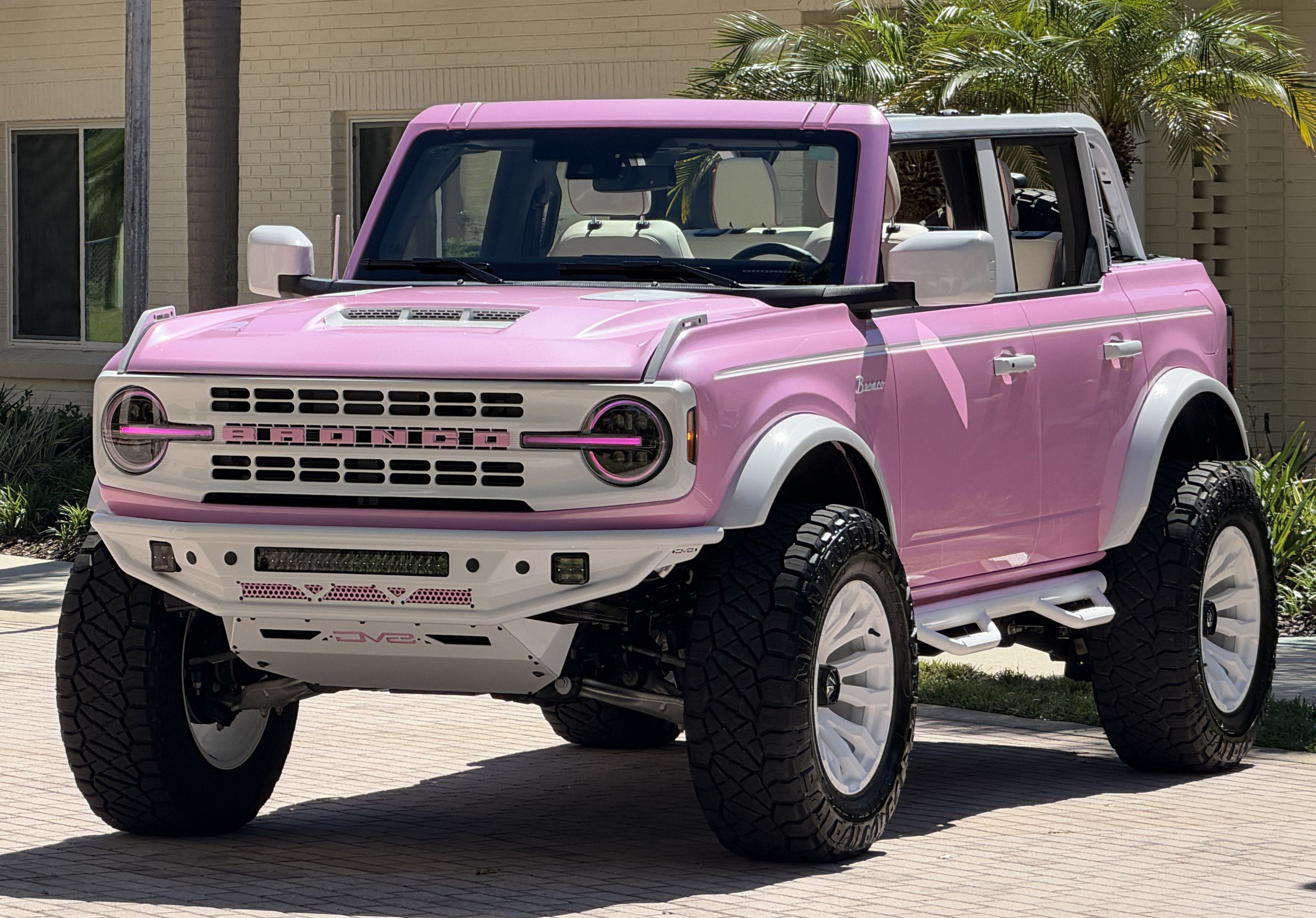 2026 Ford Bronco Custom Pearl Pink Retro Outer Banks Hard Top
