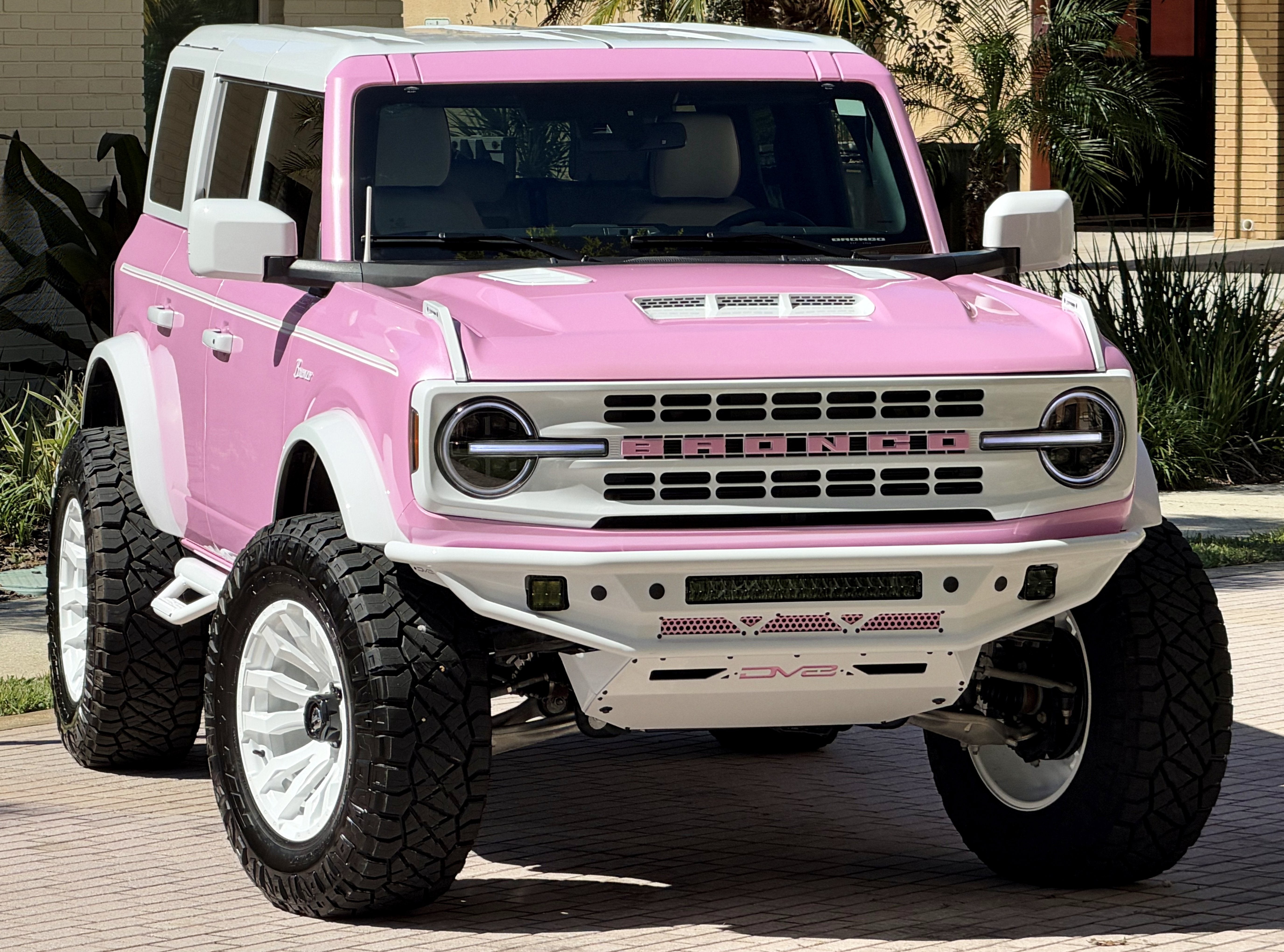 2026 Ford Bronco Custom Pearl Pink Retro Outer Banks Hard Top