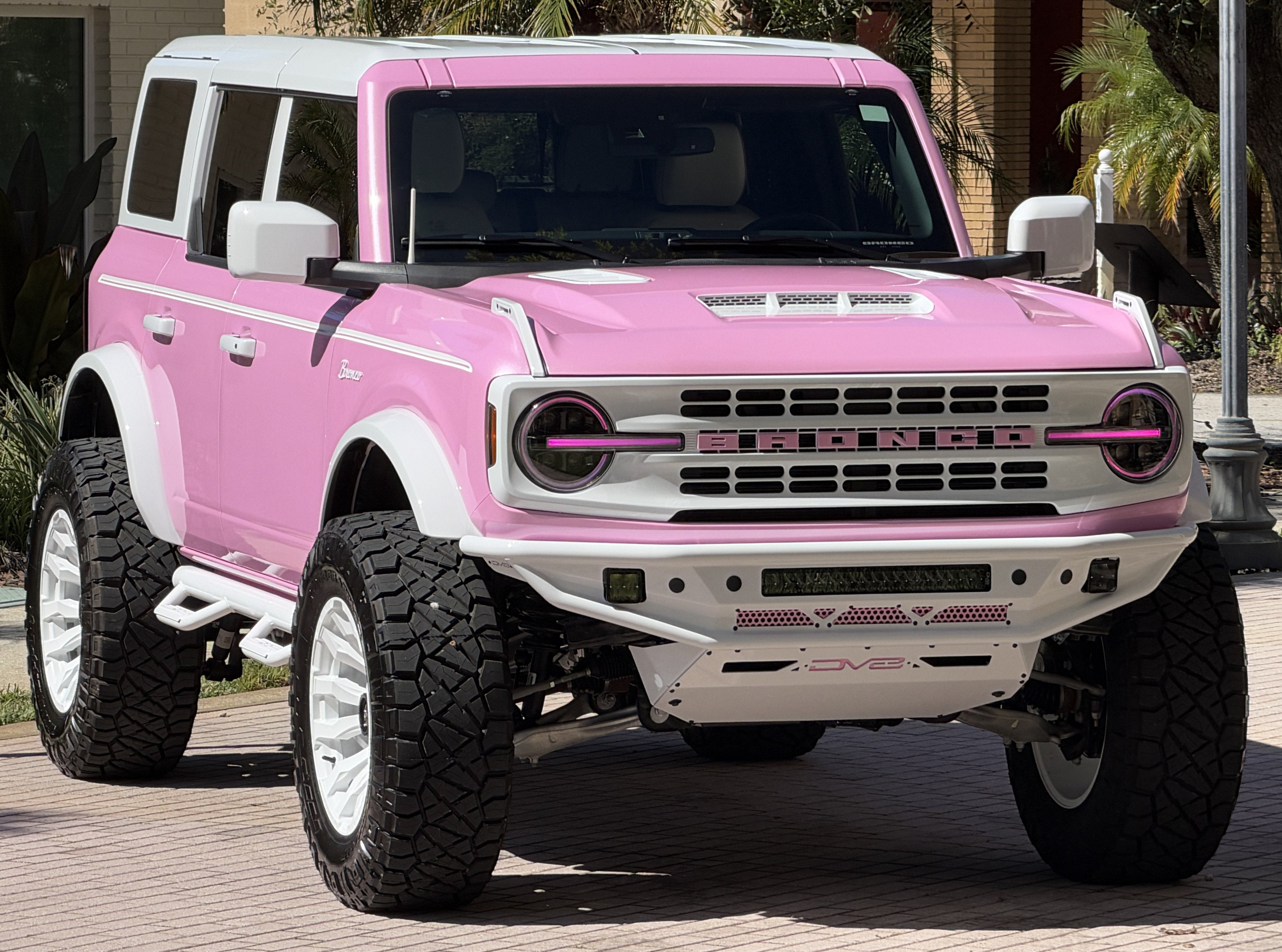 2026 Ford Bronco Custom Pearl Pink Retro Outer Banks Hard Top