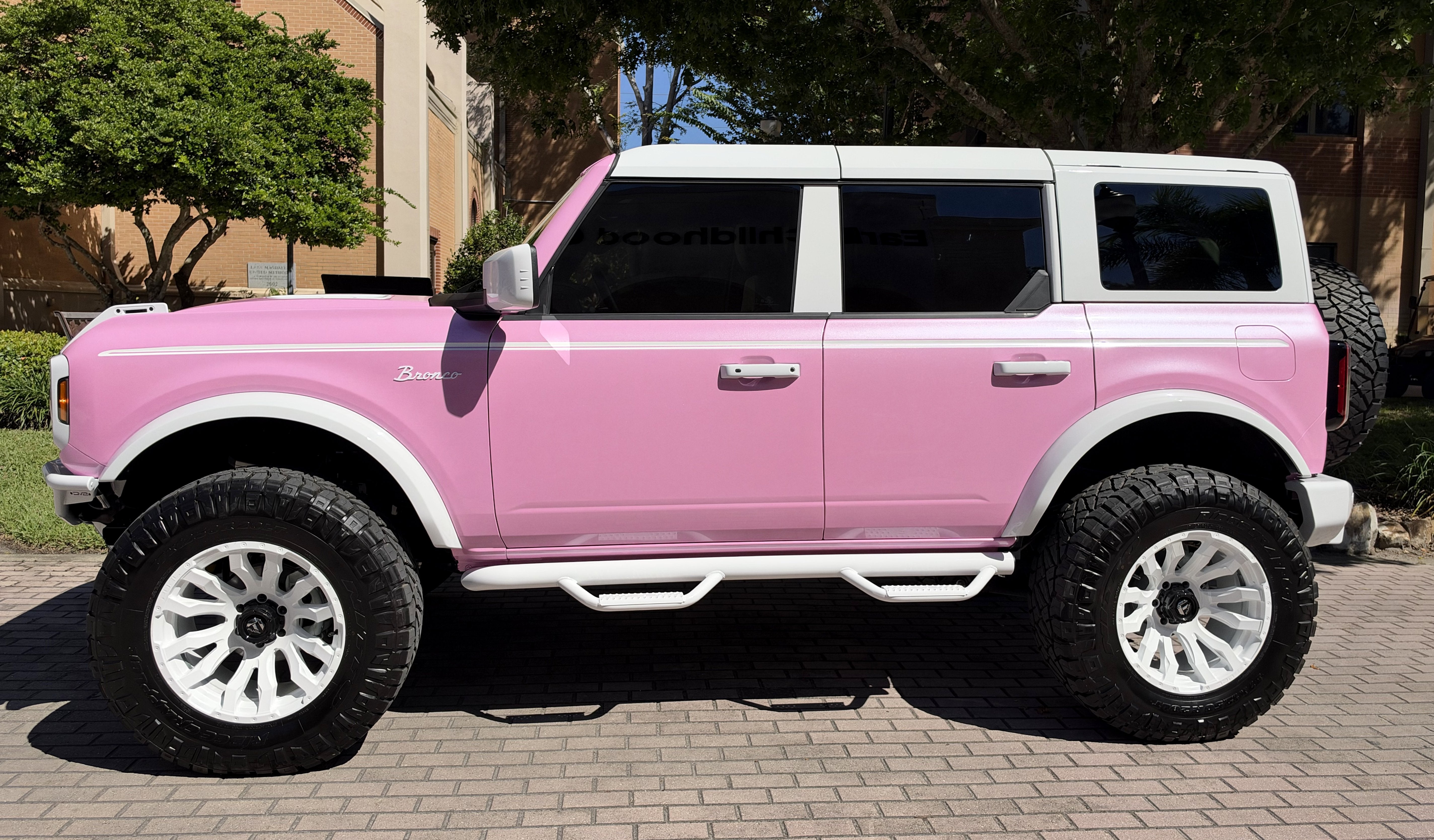 2026 Ford Bronco Custom Pearl Pink Retro Outer Banks Hard Top