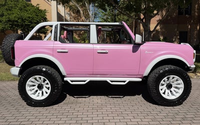 2025 Ford Bronco Pearl Pink Outer Banks Retro Hard Top Custom Lifted