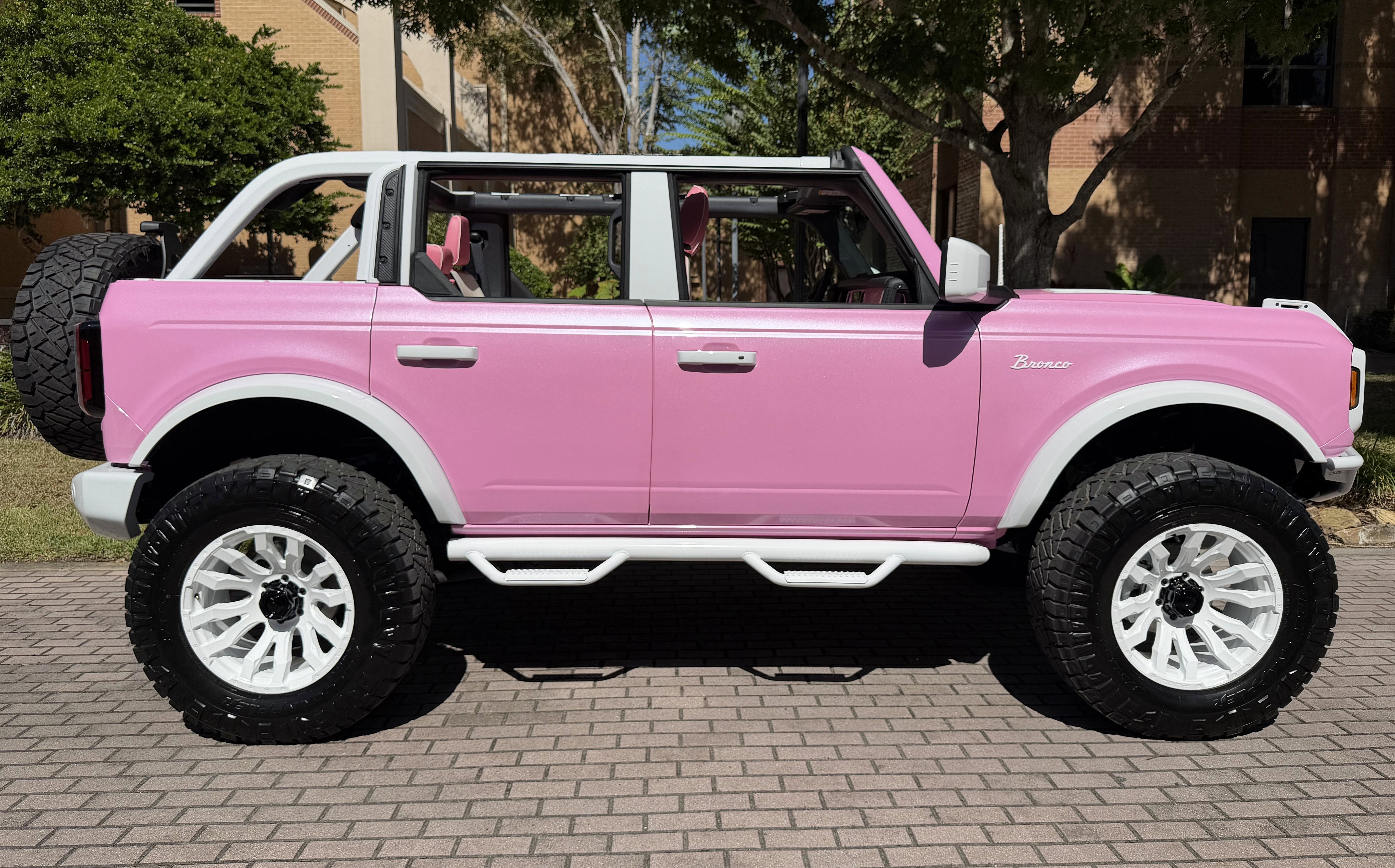 2025 Ford Bronco Pearl Pink Outer Banks Retro Hard Top Custom Lifted