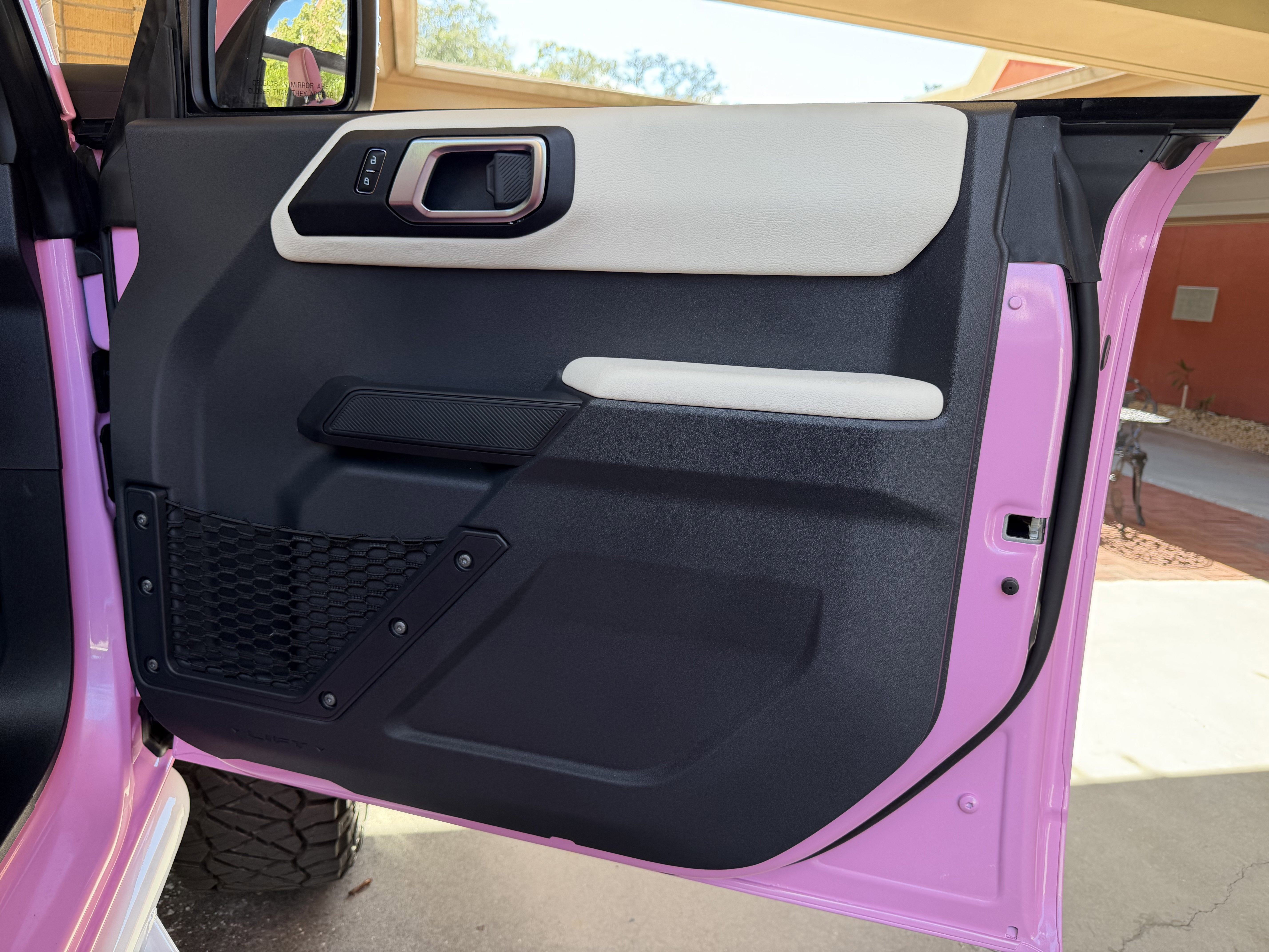 2025 Ford Bronco Pearl Pink Outer Banks Retro Hard Top Custom Lifted