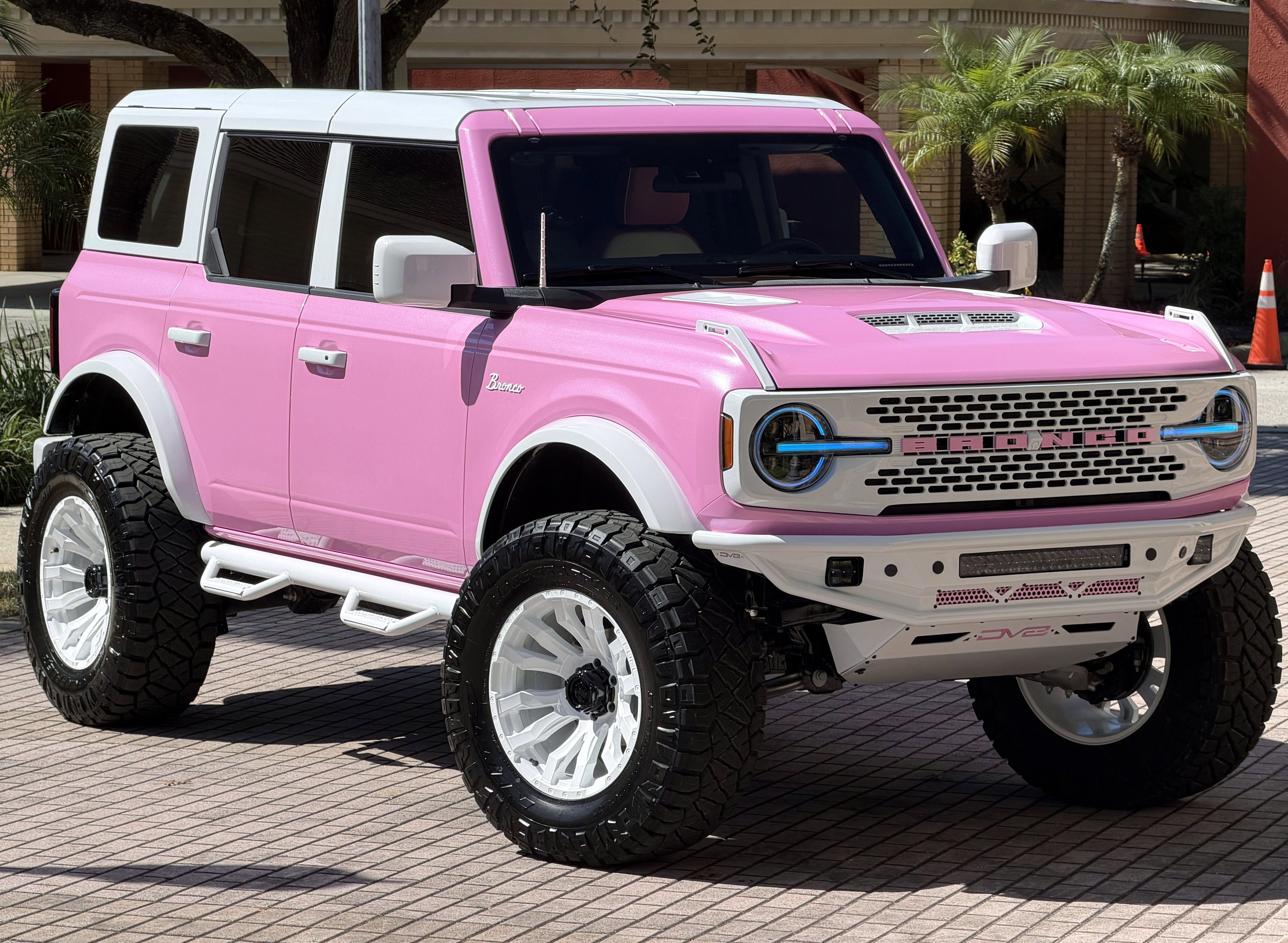 2025 Ford Bronco Pearl Pink Outer Banks Retro Hard Top Custom Lifted