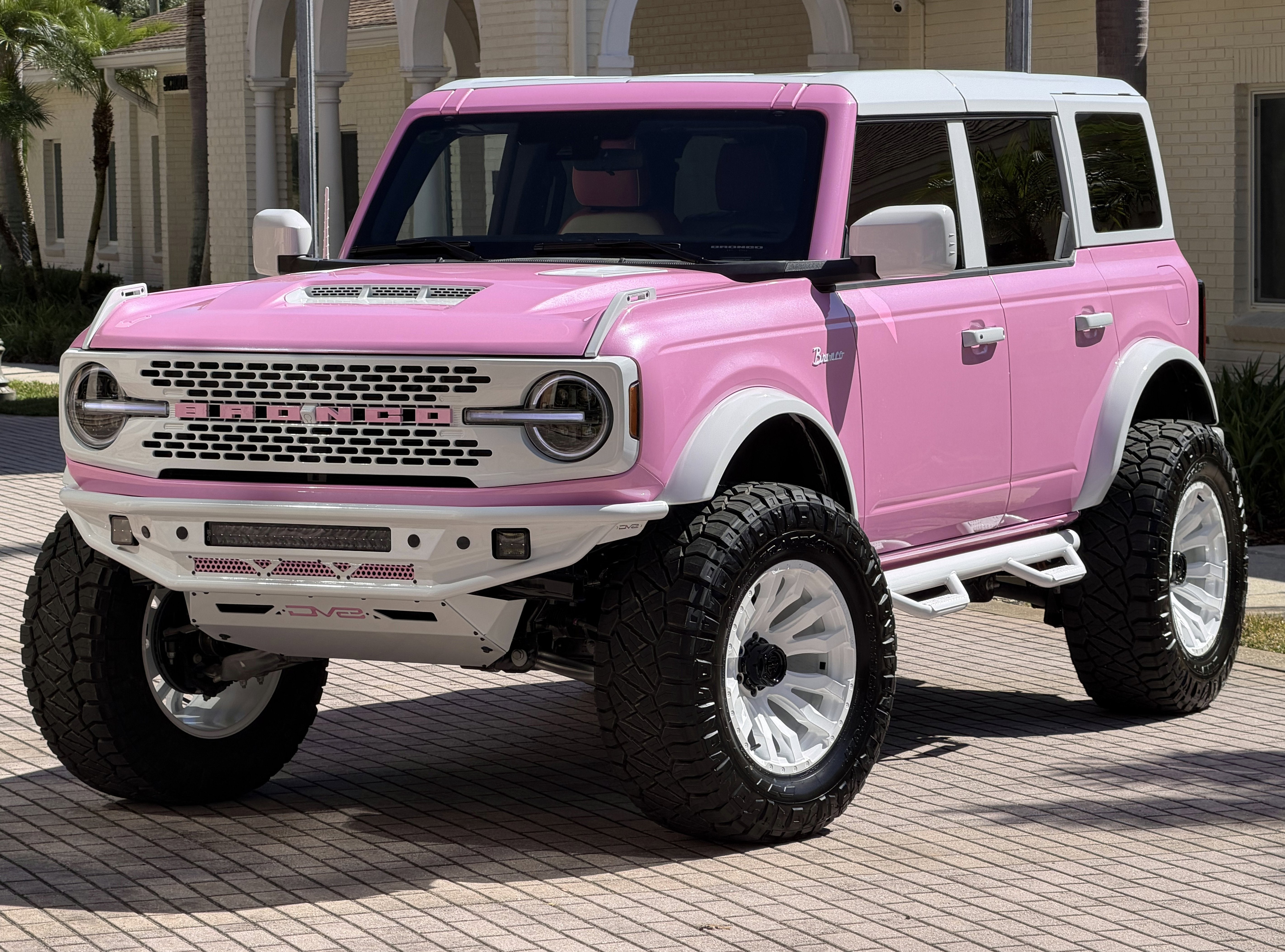 2025 Ford Bronco Pearl Pink Outer Banks Retro Hard Top Custom Lifted