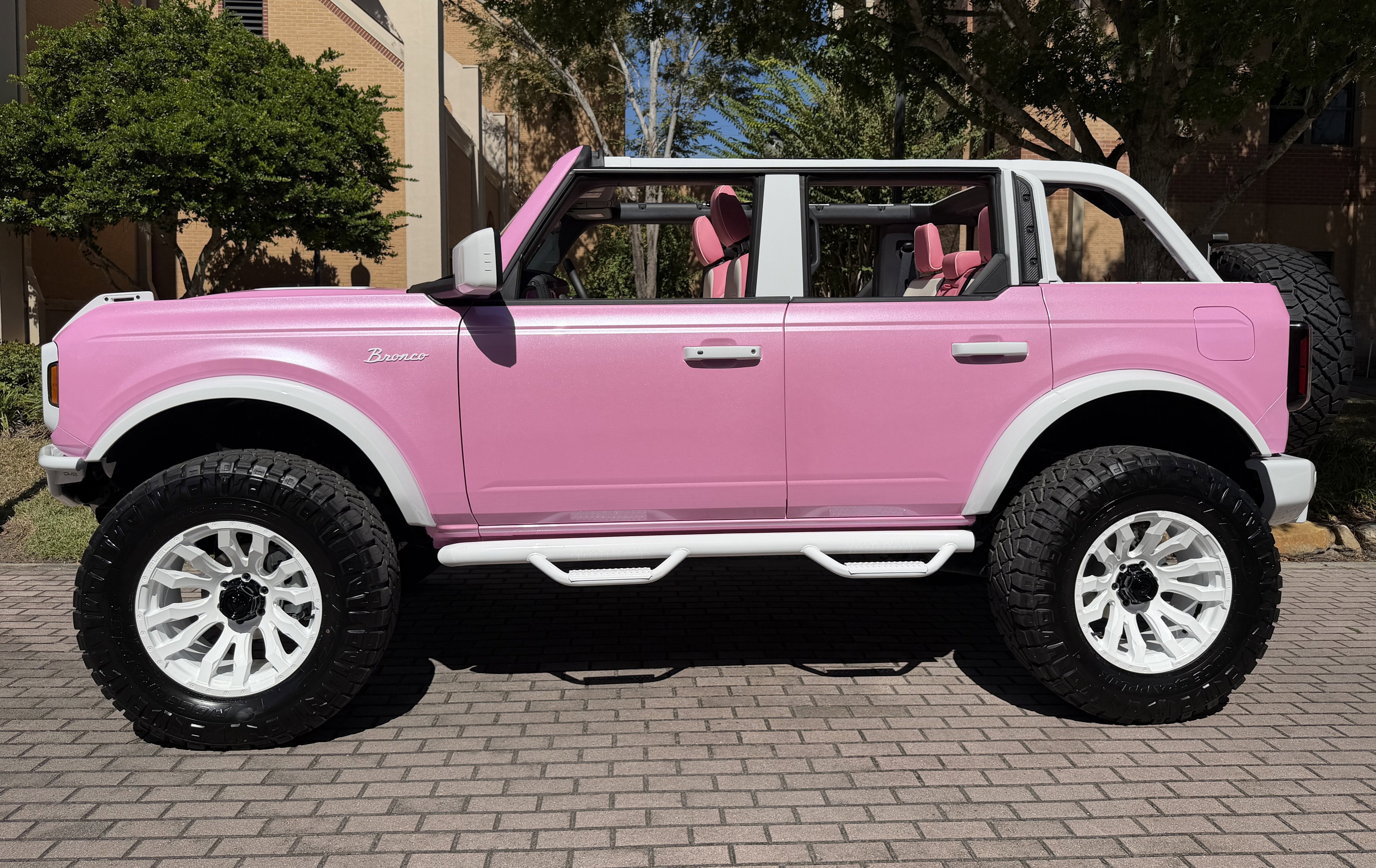 2025 Ford Bronco Pearl Pink Outer Banks Retro Hard Top Custom Lifted