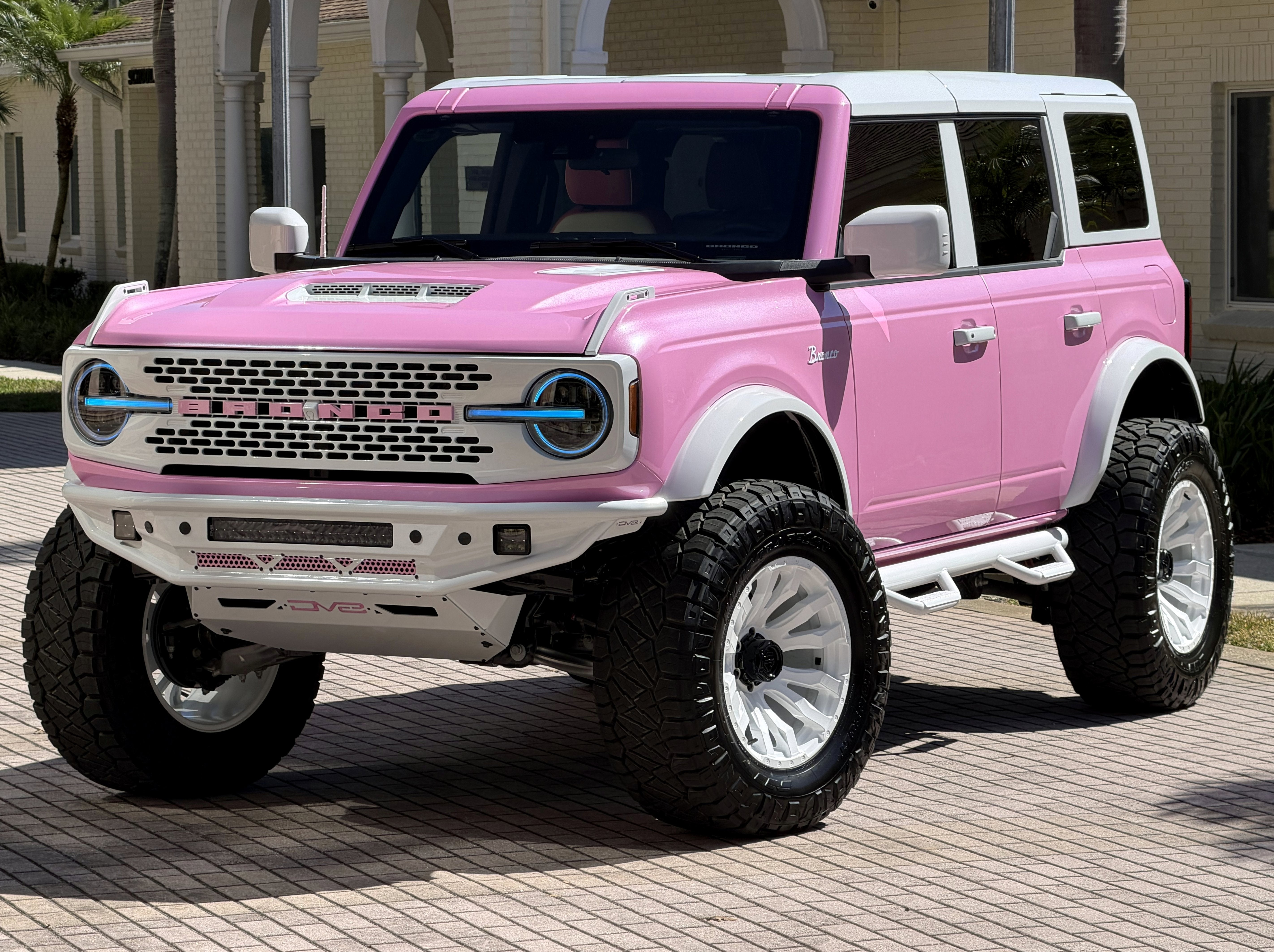 2025 Ford Bronco Pearl Pink Outer Banks Retro Hard Top Custom Lifted