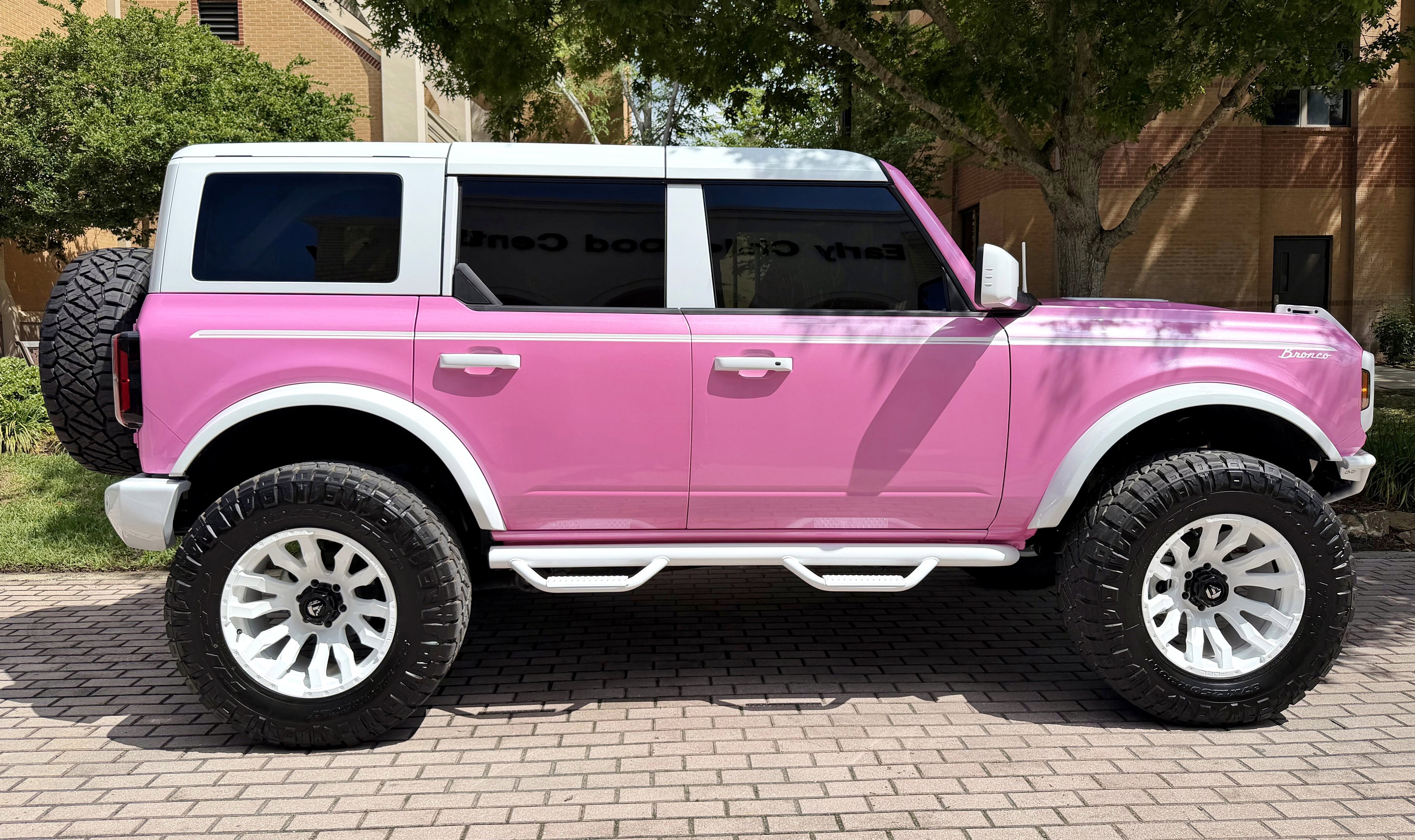 2025 Ford Bronco Custom Pearl Pink Paint Retro Outer Banks Hard Top Outer Banks
