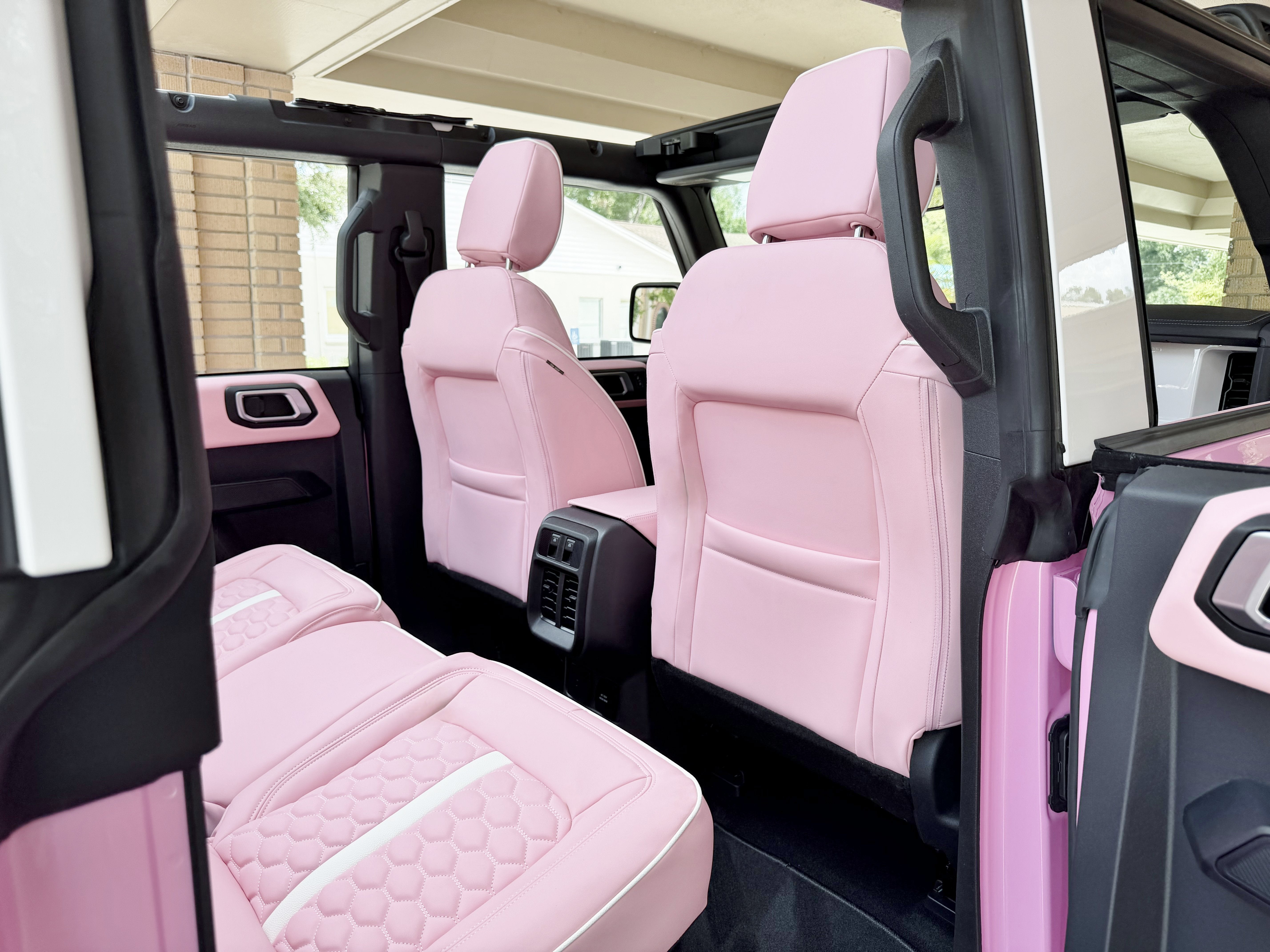 2025 Ford Bronco Custom Pearl Pink Paint Retro Outer Banks Hard Top Outer Banks