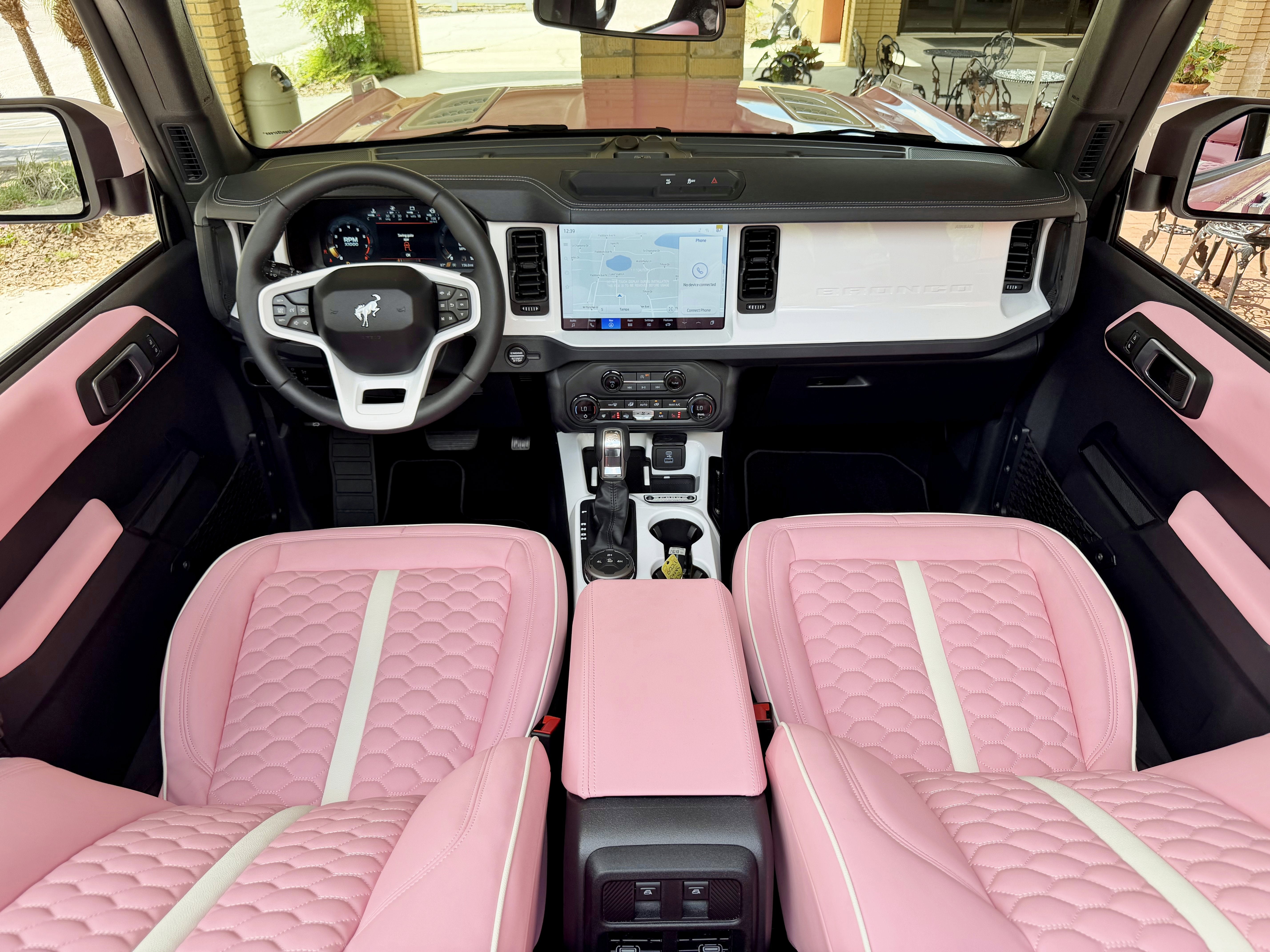 2025 Ford Bronco Custom Pearl Pink Paint Retro Outer Banks Hard Top Outer Banks