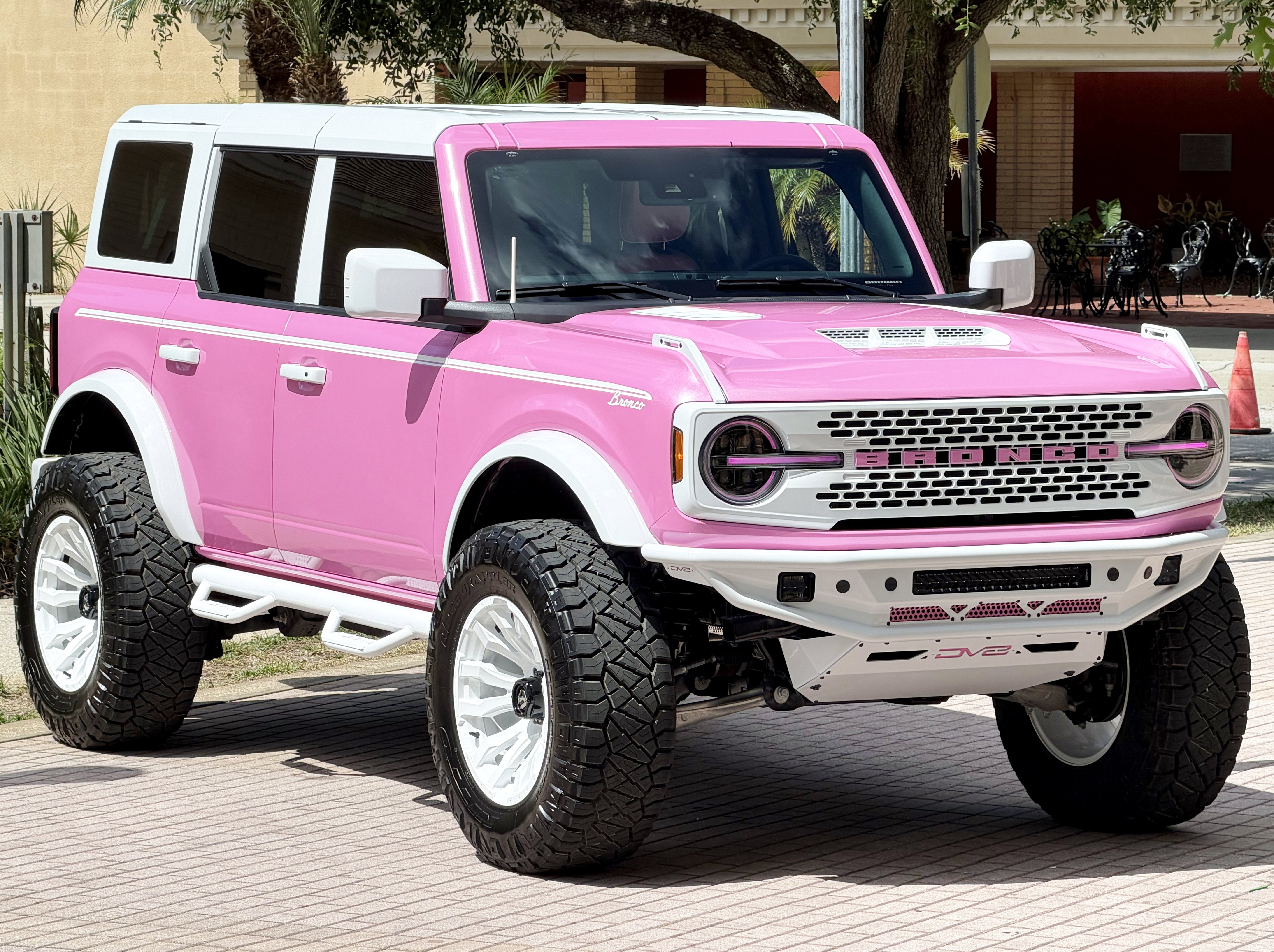 2025 Ford Bronco Custom Pearl Pink Paint Retro Outer Banks Hard Top Outer Banks