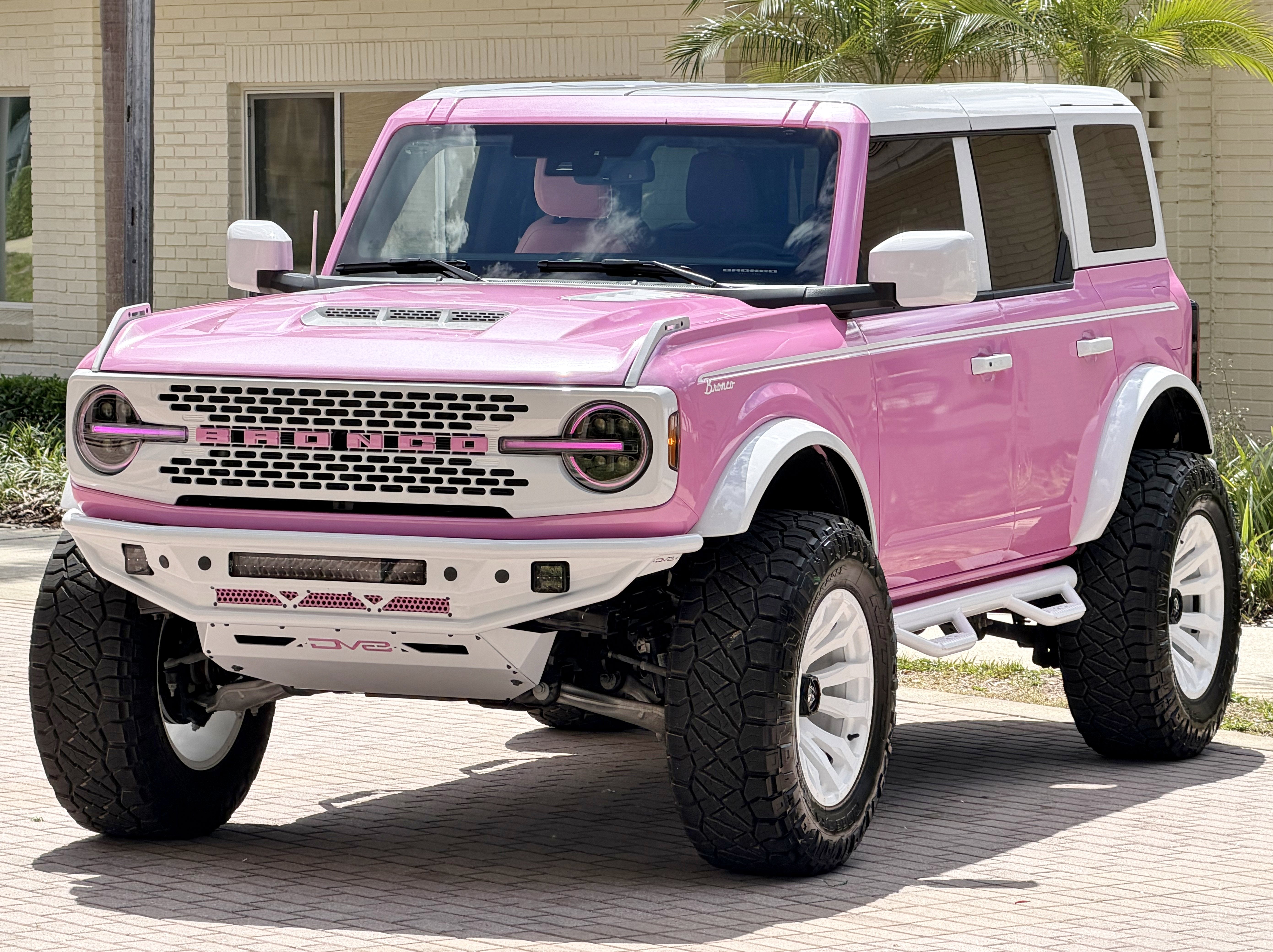2025 Ford Bronco Custom Pearl Pink Paint Retro Outer Banks Hard Top Outer Banks