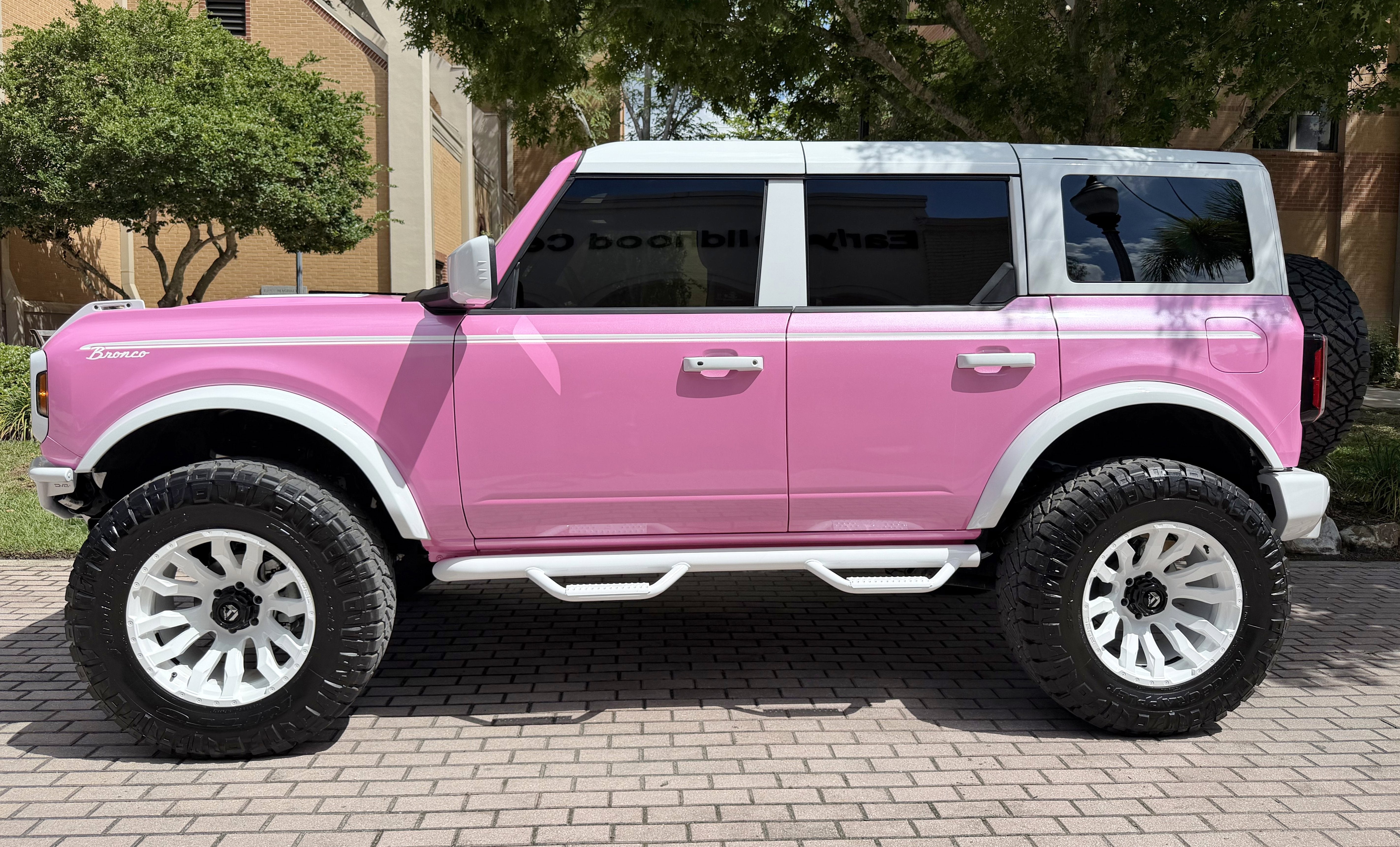 2025 Ford Bronco Custom Pearl Pink Paint Retro Outer Banks Hard Top Outer Banks